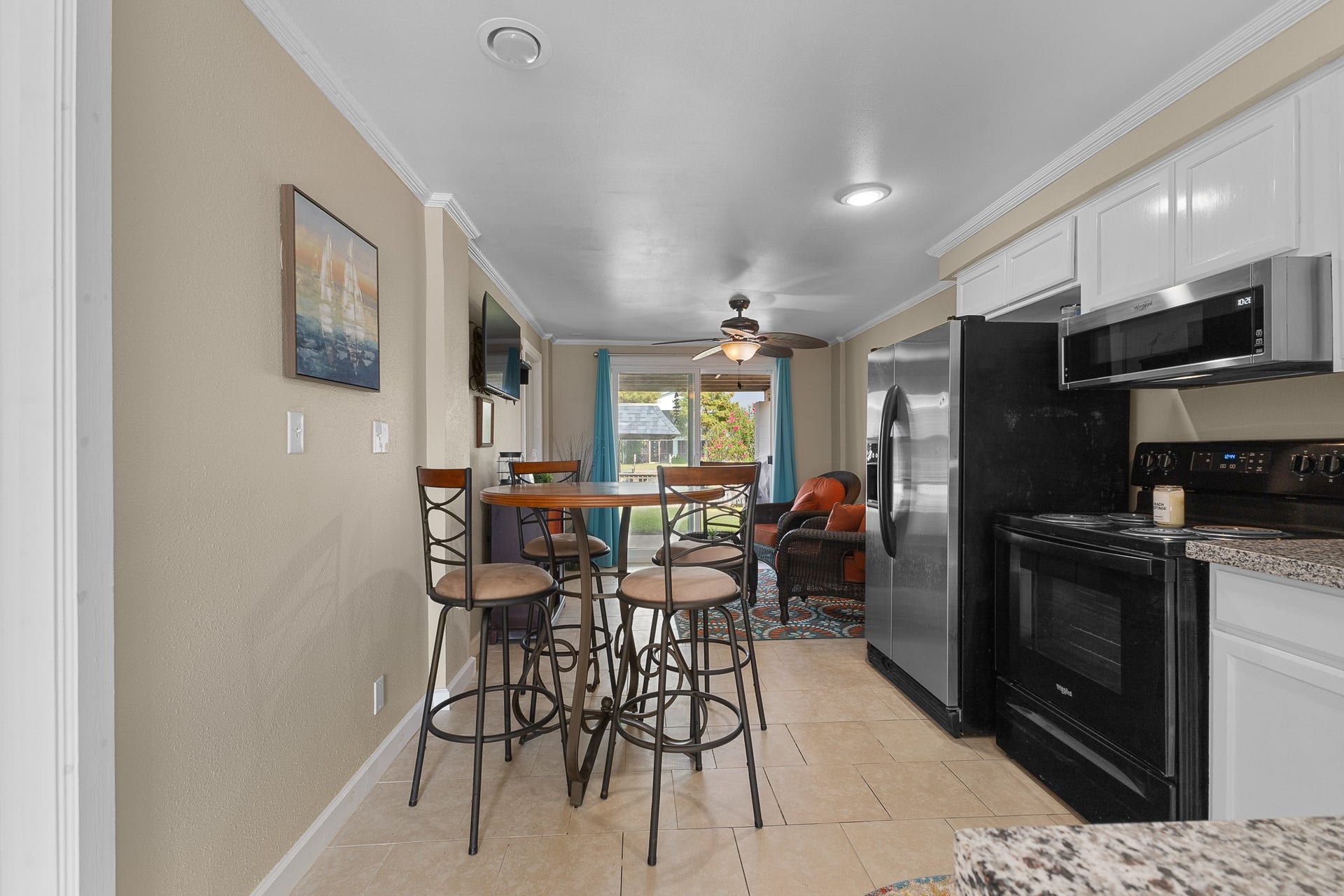 66 Tarpon Street, Bayou Vista, TX 77563 Kitchen and dining area