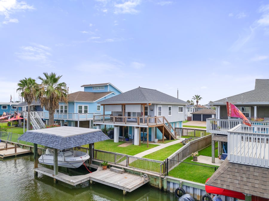 Property photo for 66 Tarpon Street, Bayou Vista, TX