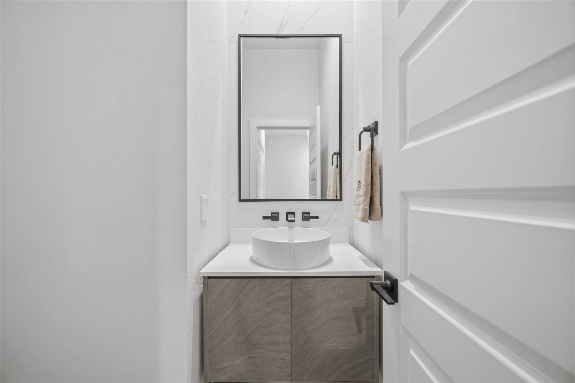 817 Thornton Road, #E, Houston, TX 77018 817 Thornton Road, #E, Houston, TX 77018