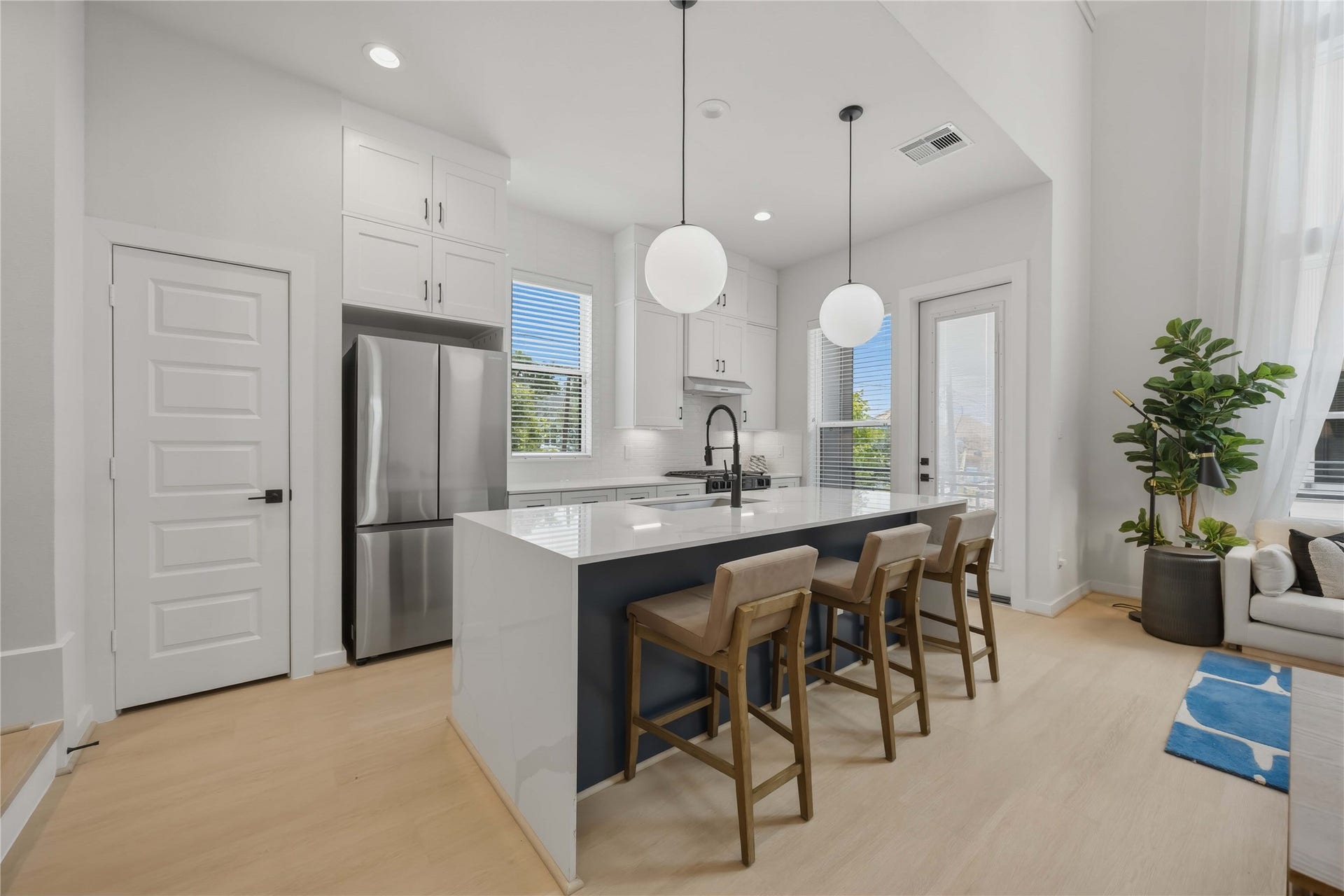 817 Thornton Road, #E, Houston, TX 77018 817 Thornton Road, #E, Houston, TX 77018