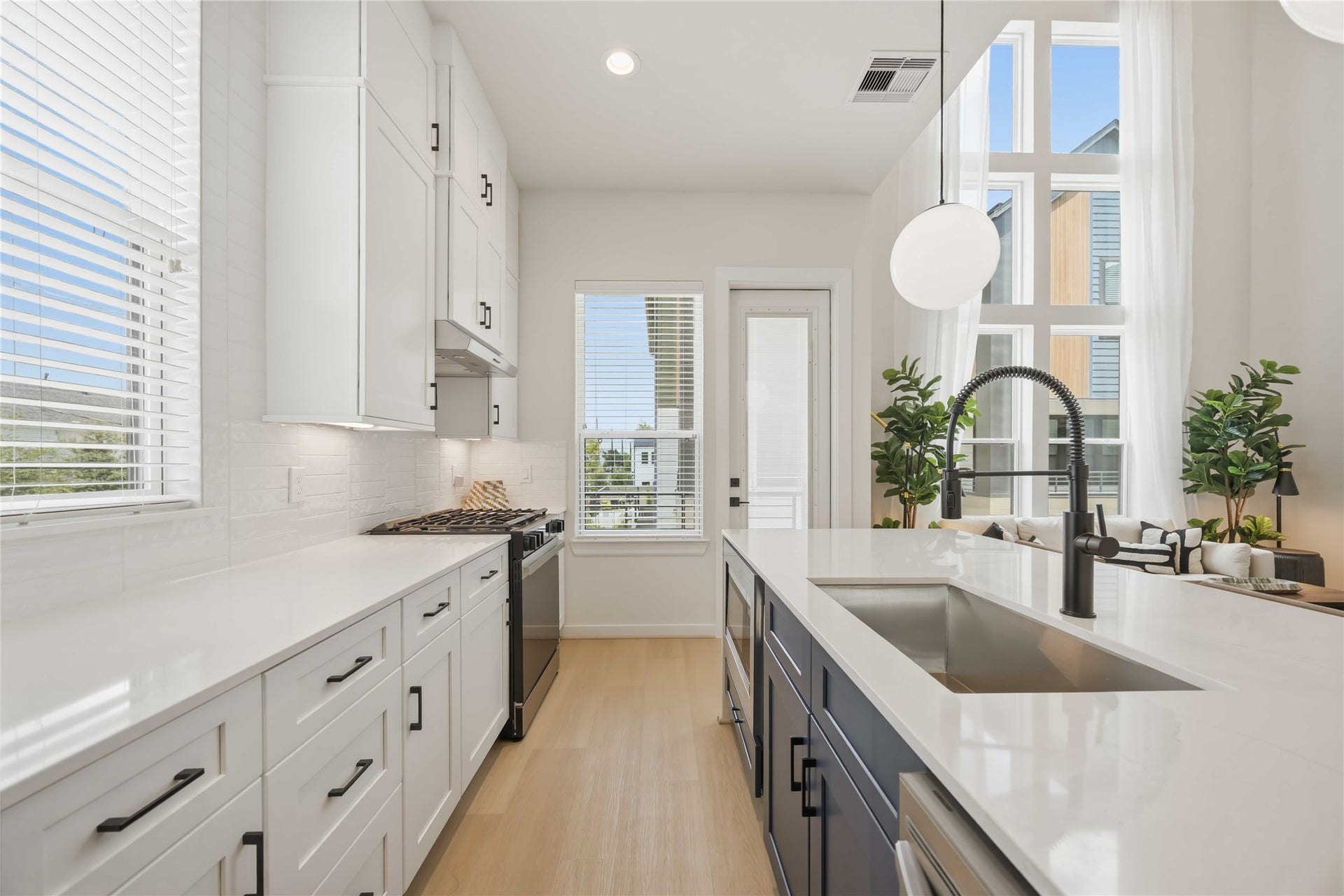 817 Thornton Road, #E, Houston, TX 77018 817 Thornton Road, #E, Houston, TX 77018