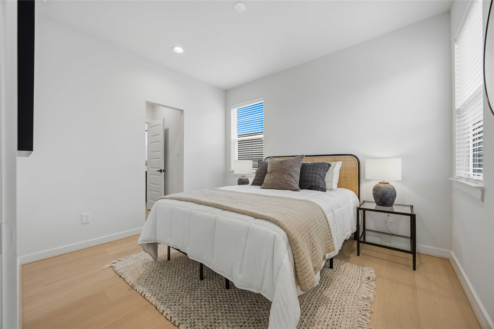 817 Thornton Road, #E, Houston, TX 77018 817 Thornton Road, #E, Houston, TX 77018