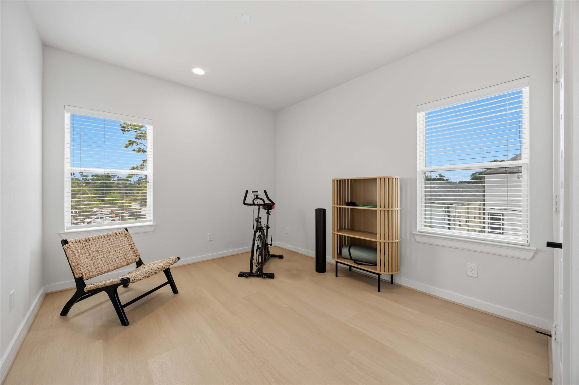 817 Thornton Road, #E, Houston, TX 77018 817 Thornton Road, #E, Houston, TX 77018