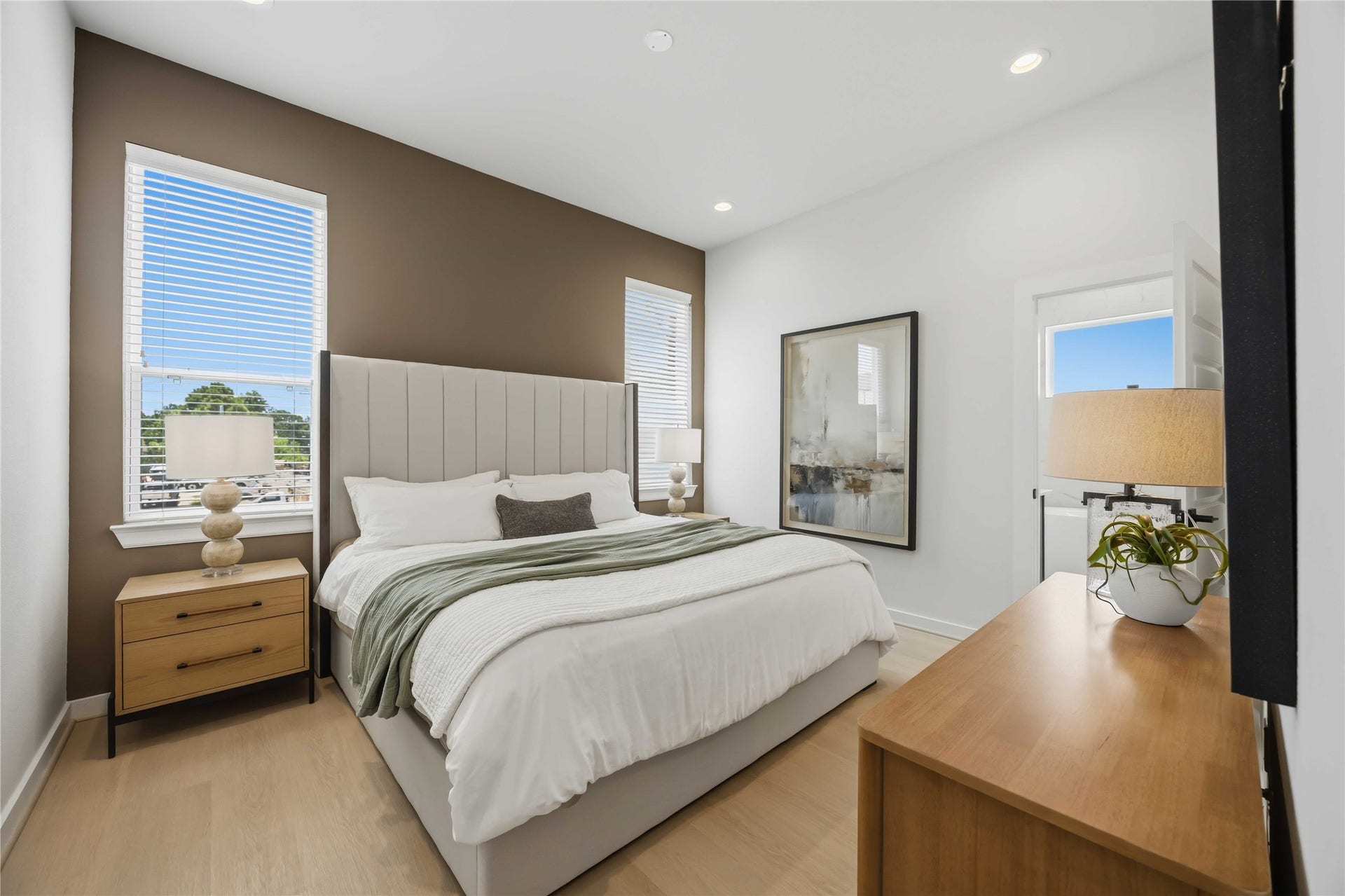 817 Thornton Road, #E, Houston, TX 77018 817 Thornton Road, #E, Houston, TX 77018
