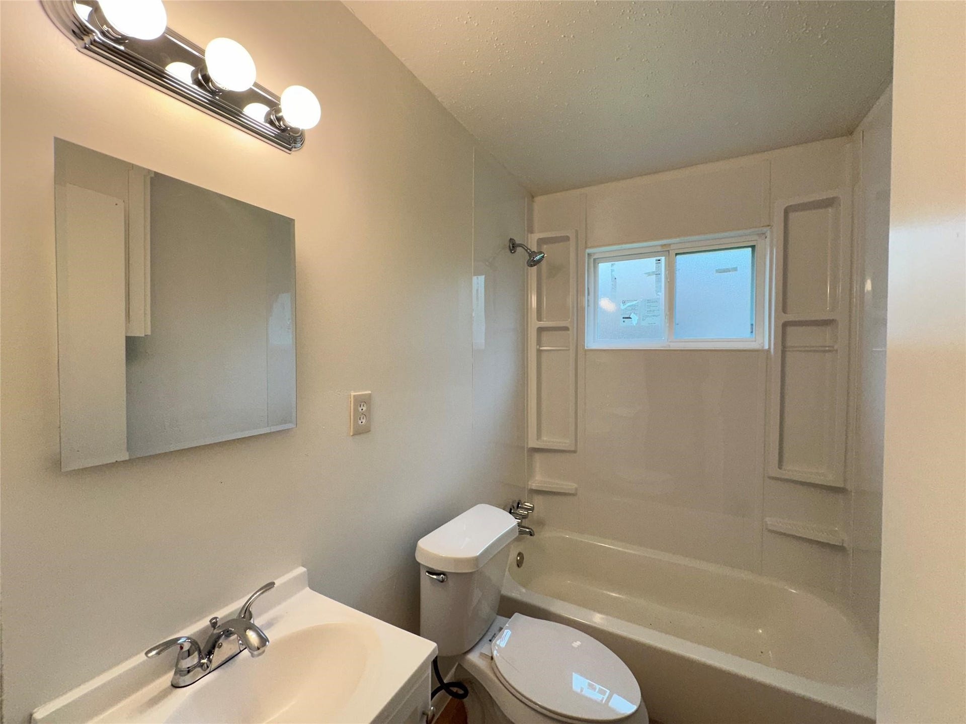8010 Roswell Street, #1, Houston, TX 77022 8010 Roswell Street, #1, Houston, TX 77022