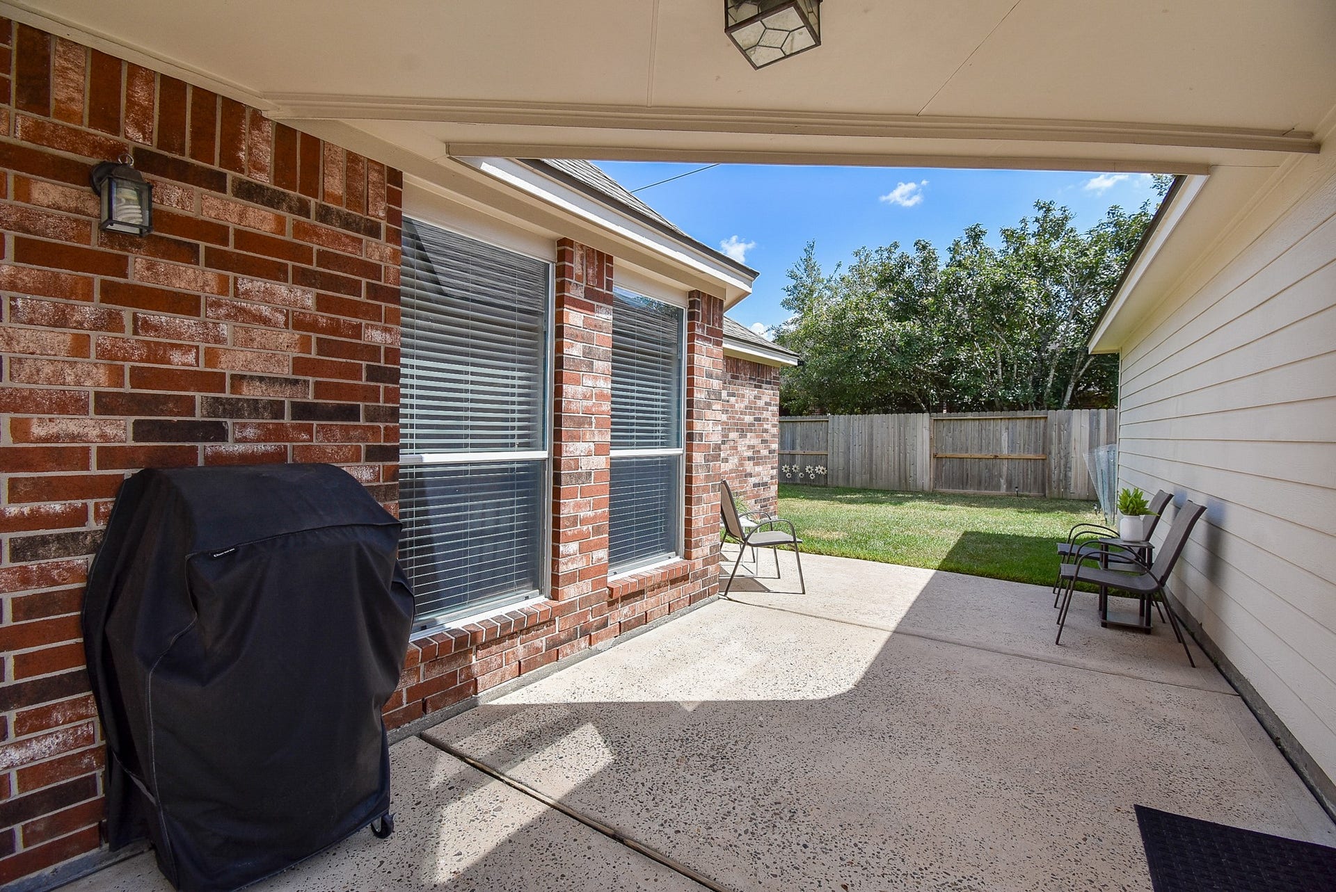 7218 Fall Creek Bend, Humble, TX 77396 The backyard has an extended patio to enjoy!