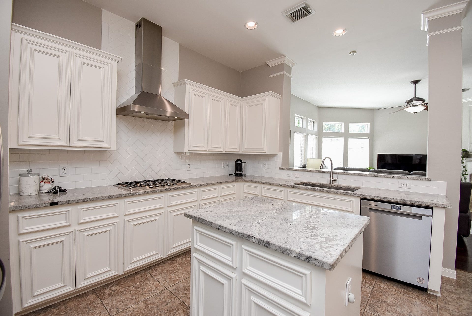 7218 Fall Creek Bend, Humble, TX 77396 The kitchen is open to living area!