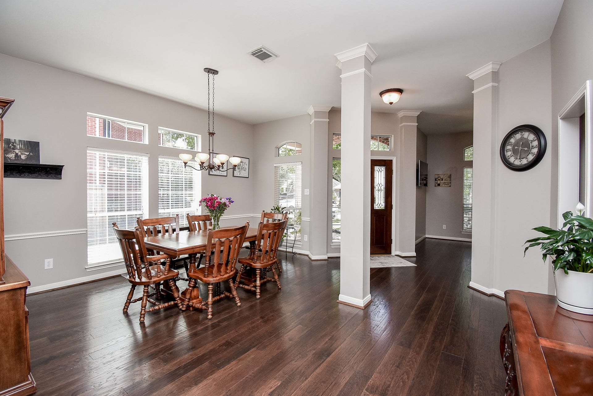 7218 Fall Creek Bend, Humble, TX 77396 The formal dining room has floor to ceiling windows.