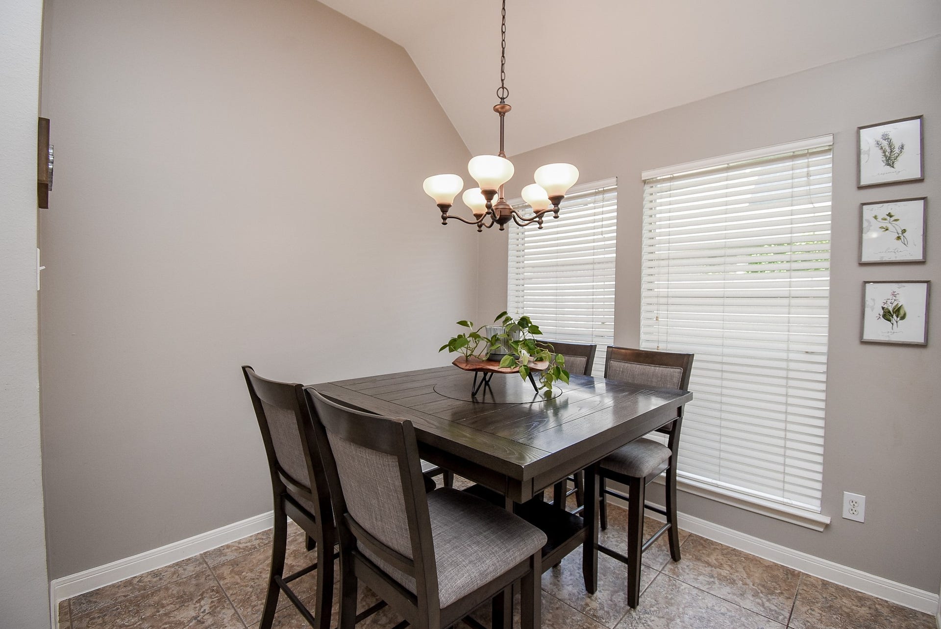 7218 Fall Creek Bend, Humble, TX 77396 Breakfast area with large windows for natural light!
