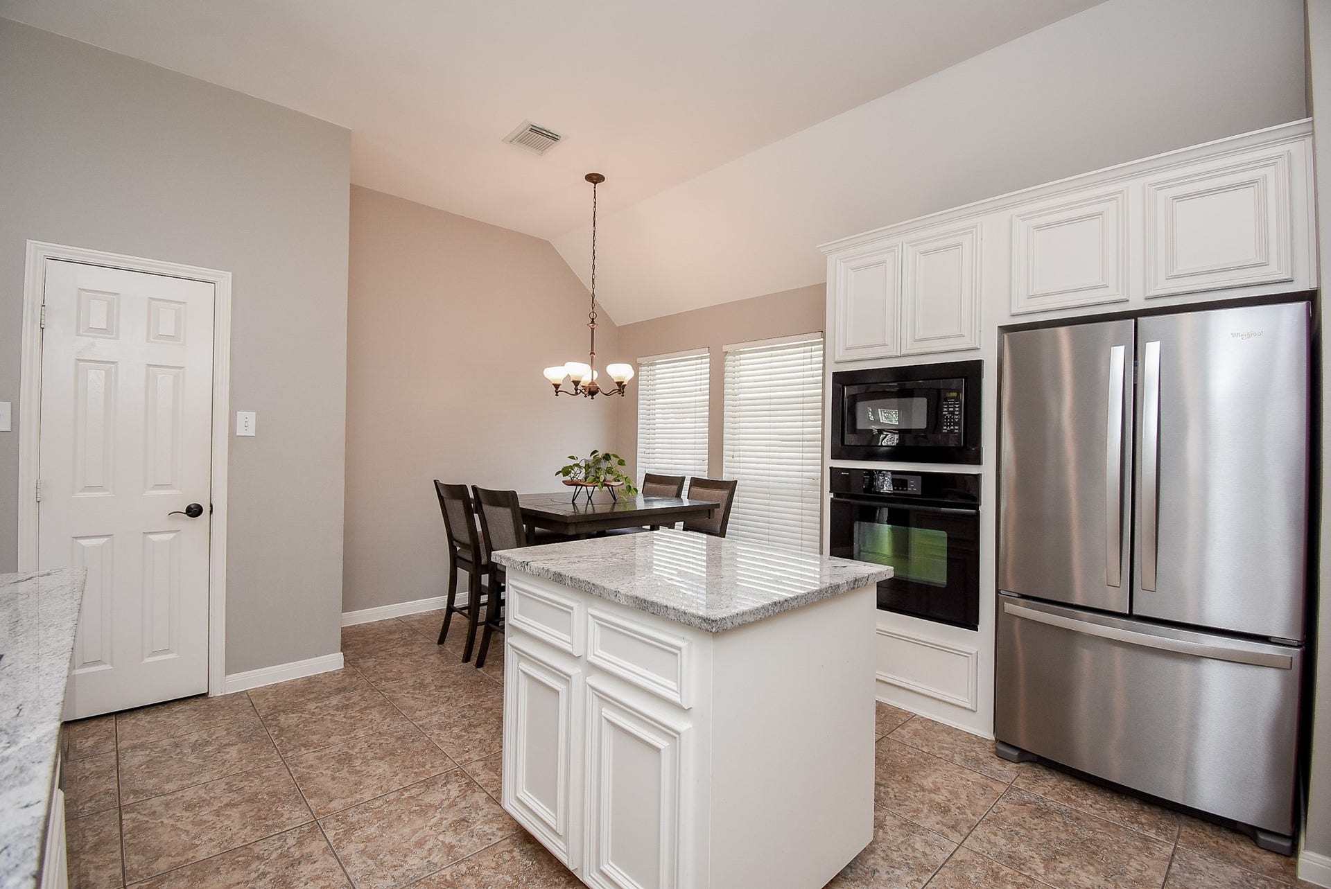 7218 Fall Creek Bend, Humble, TX 77396 The pantry has plenty of storage space!