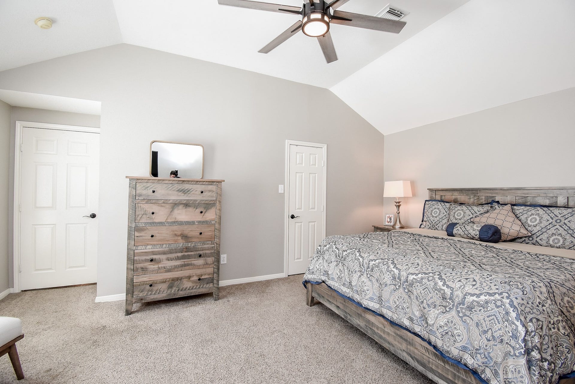 7218 Fall Creek Bend, Humble, TX 77396 The large walk-in closet is located off the bedroom rather than inside the bathroom.