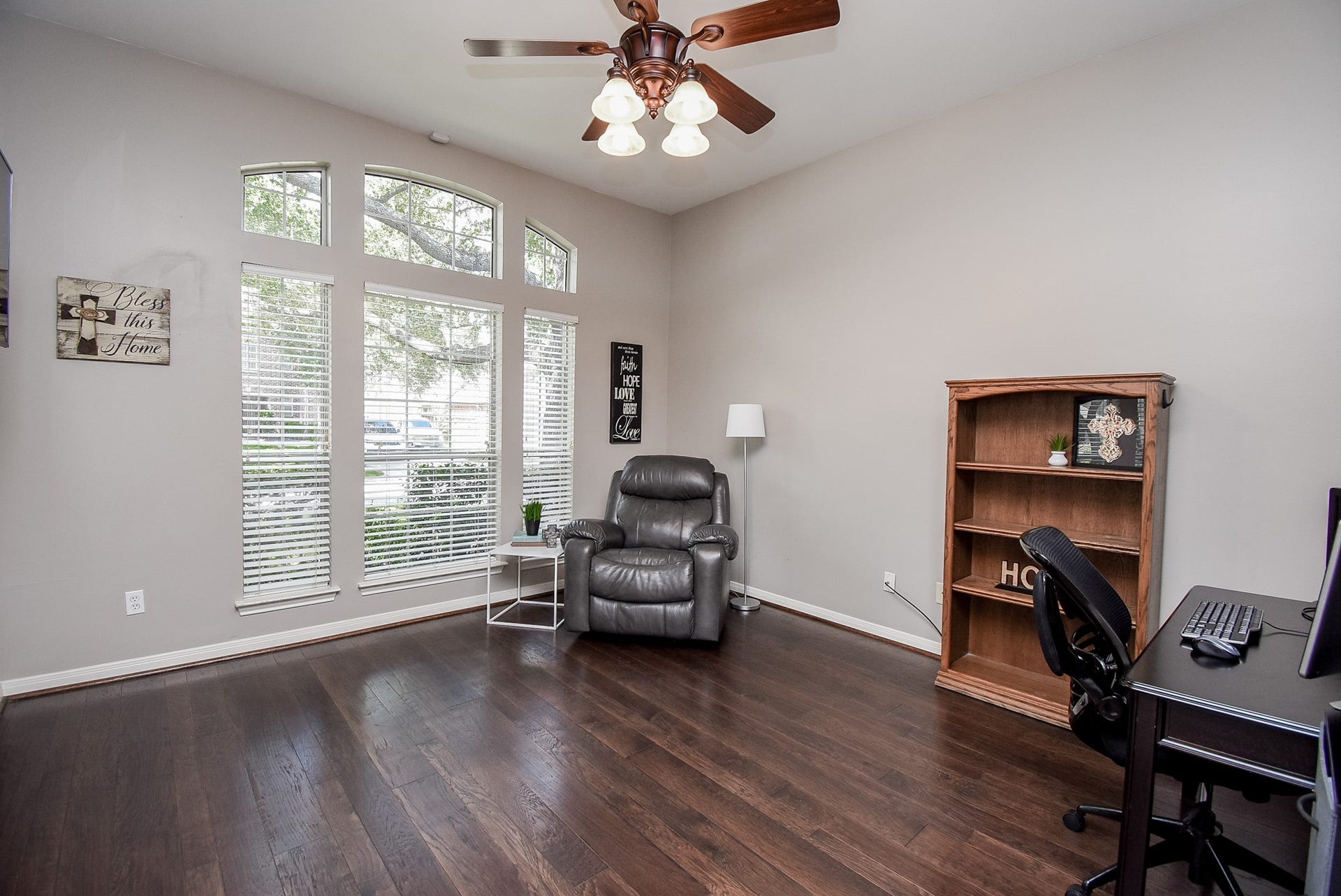 7218 Fall Creek Bend, Humble, TX 77396 Formal living is a perfect flex space to use an office/study!