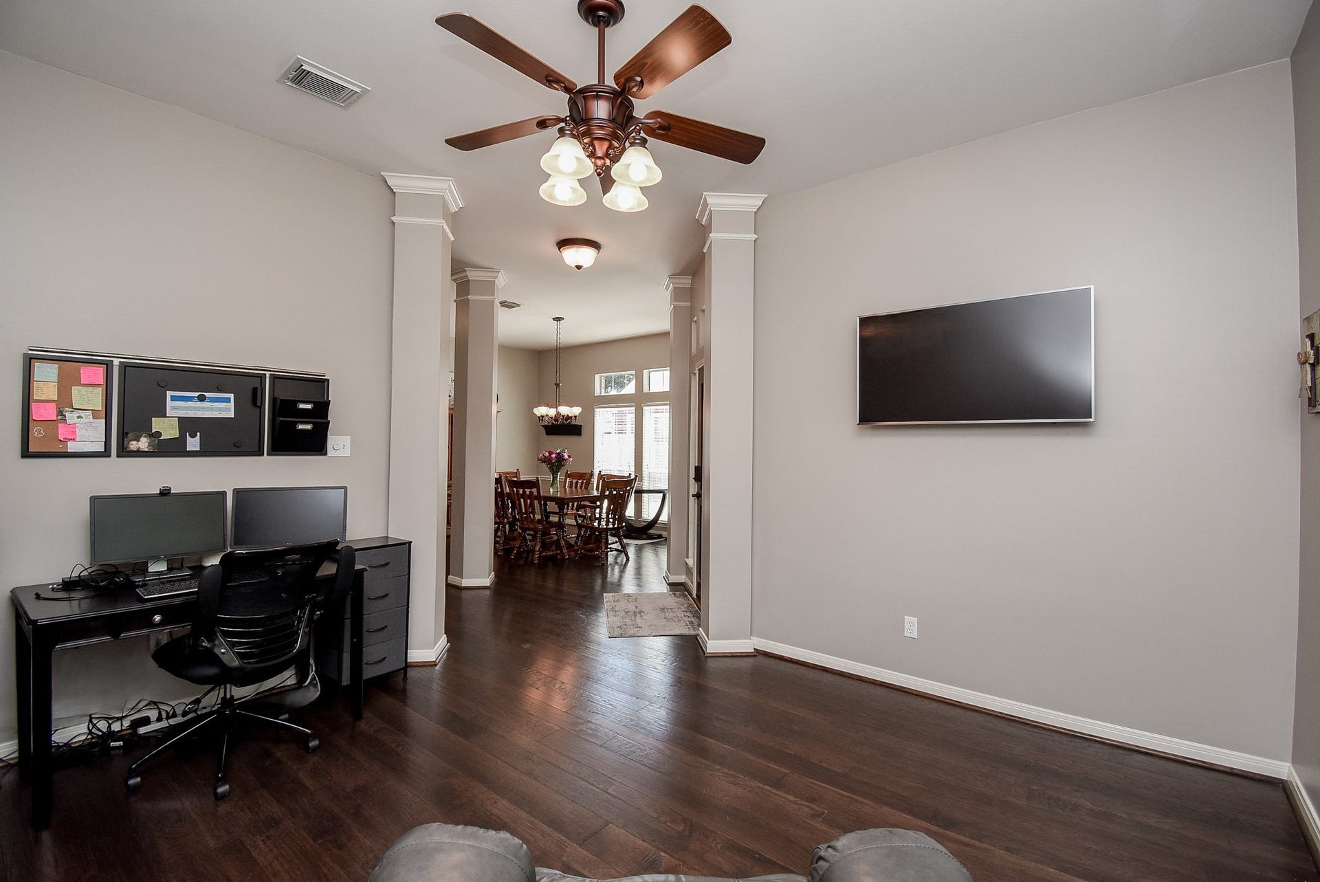 7218 Fall Creek Bend, Humble, TX 77396 The formal living flex space features a ceiling fan! Crown molding details have a classic look to be appreciated in the living areas.