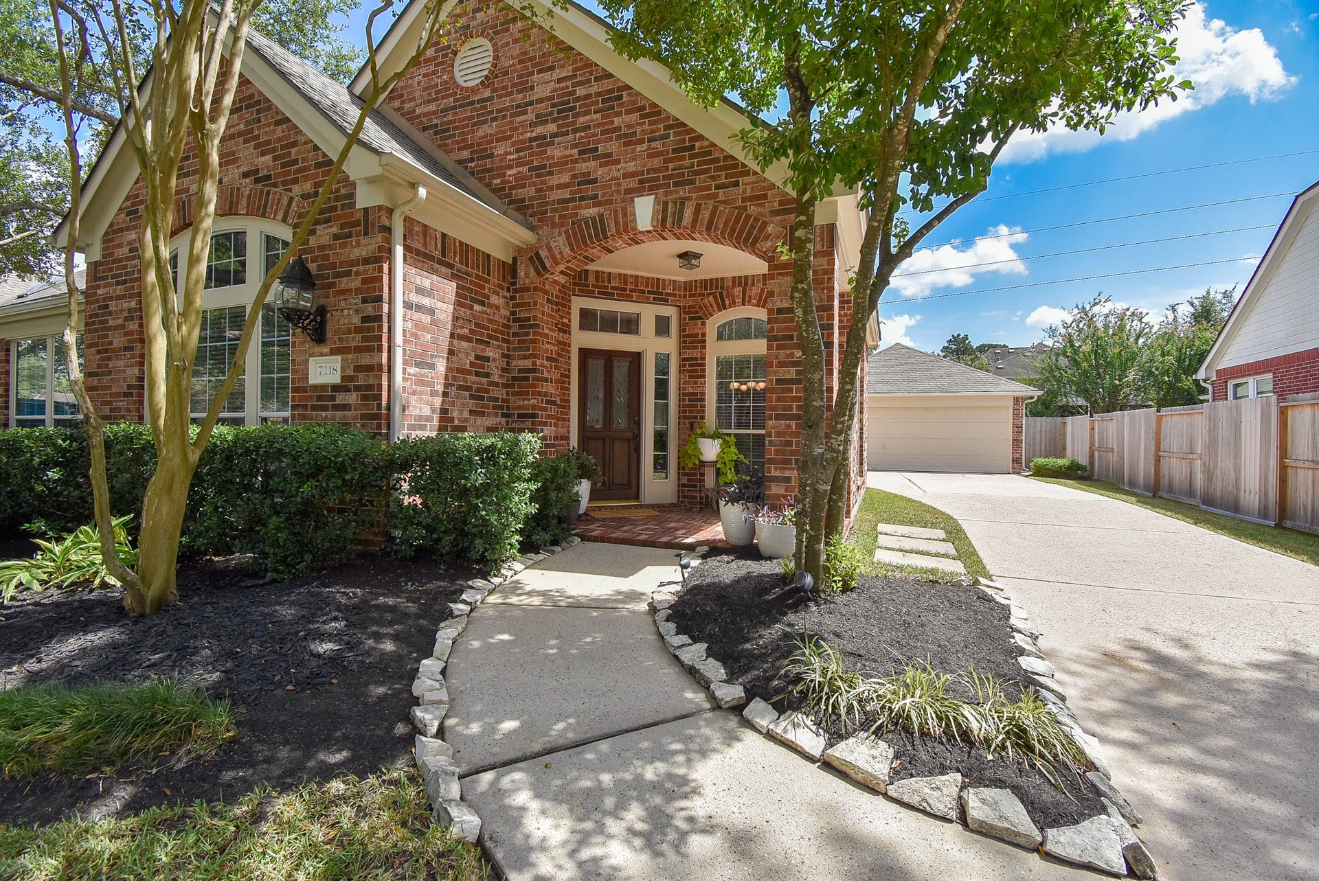 7218 Fall Creek Bend, Humble, TX 77396 Welcome HOME! Must have one story perfect for any stage of life!