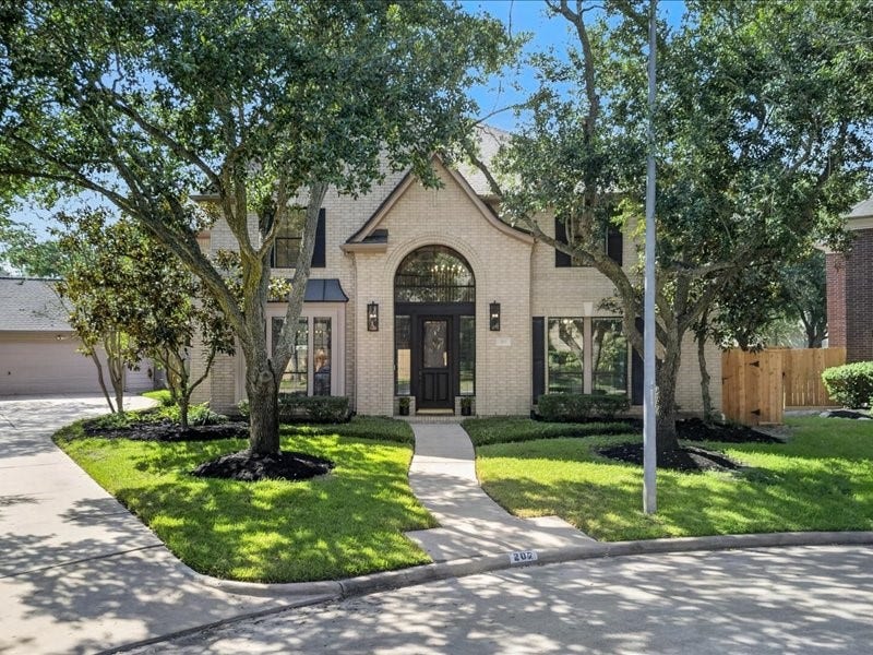 Property photo for 202 W Larah Lane, Houston, TX