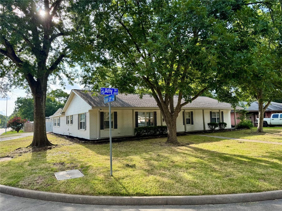 Property photo for 1907 Amy Drive, Baytown, TX