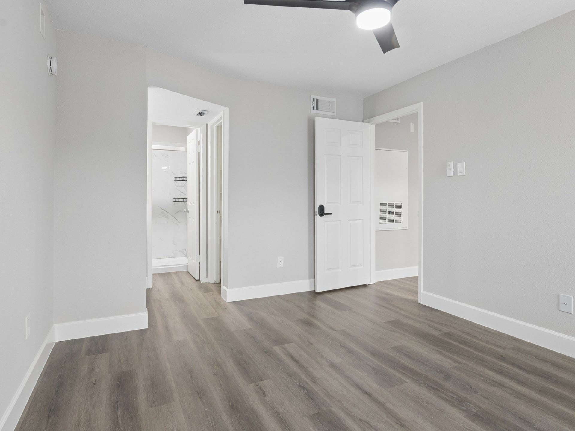 18519 Egret Bay Boulevard, #1906, Webster, TX 77058 Master Bedroom with ensuite bathroom.