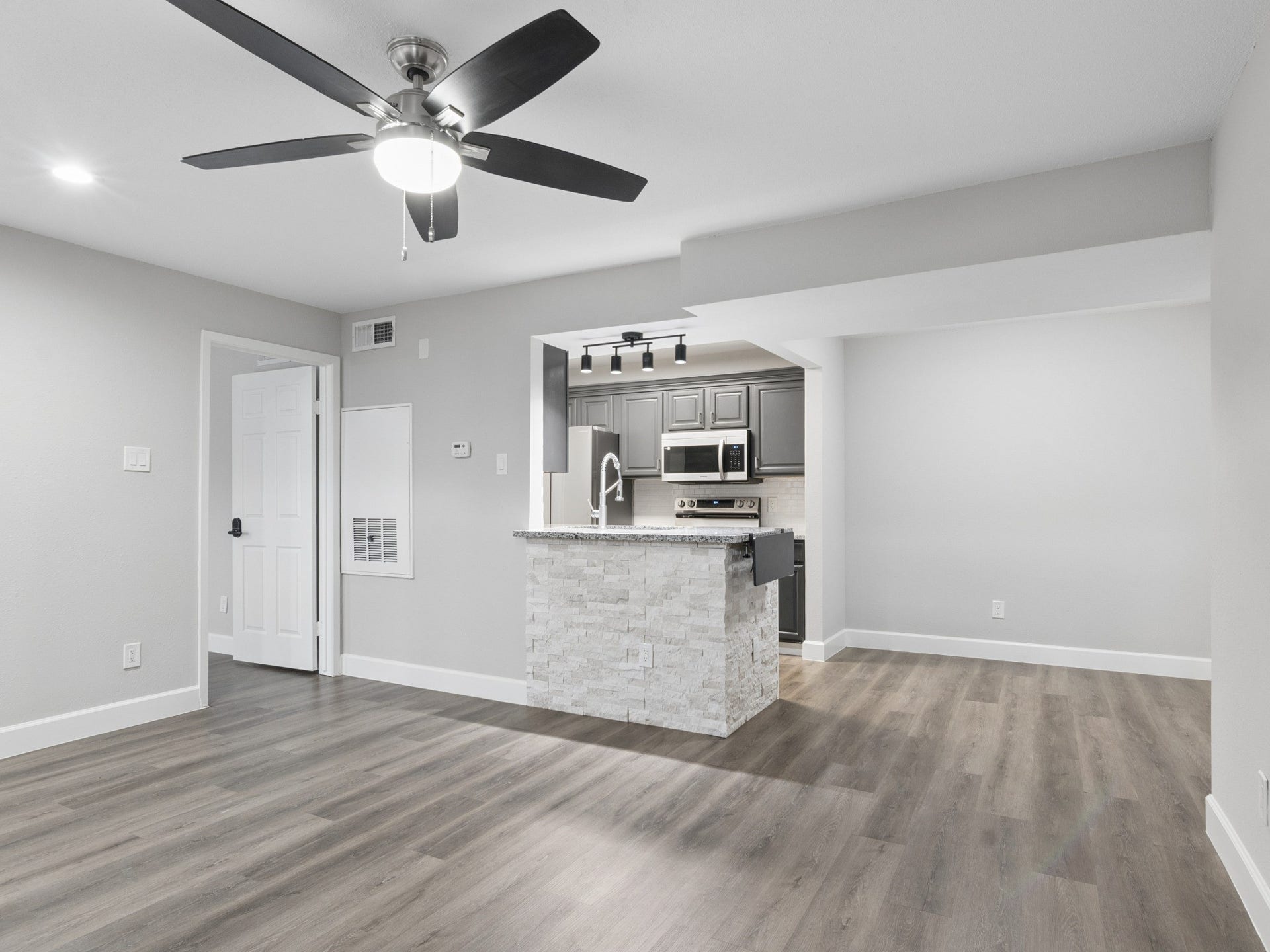 18519 Egret Bay Boulevard, #1906, Webster, TX 77058 Living room open to kitchen with bar seating.