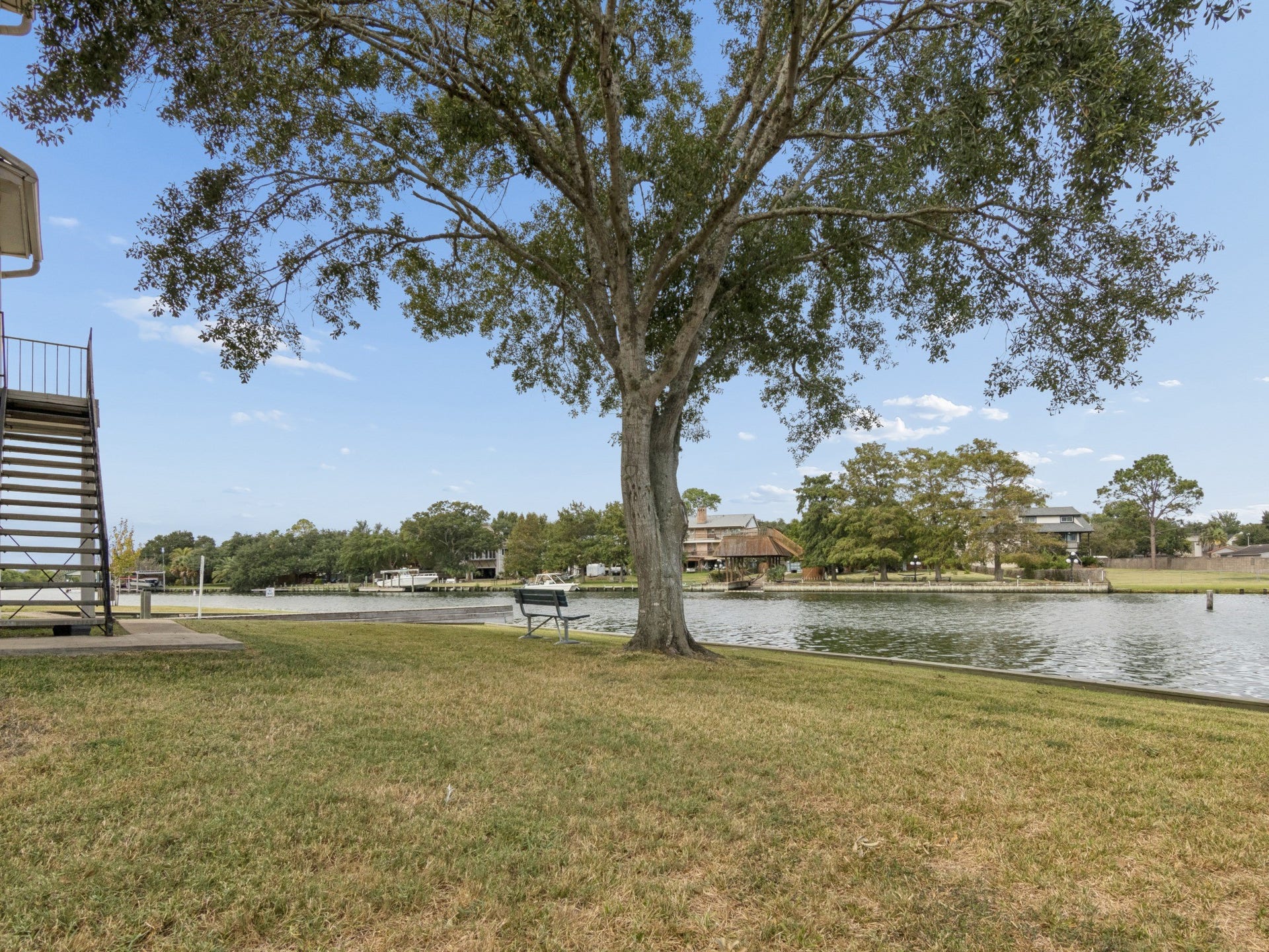 18519 Egret Bay Boulevard, #1906, Webster, TX 77058 The view for your relaxing days.
