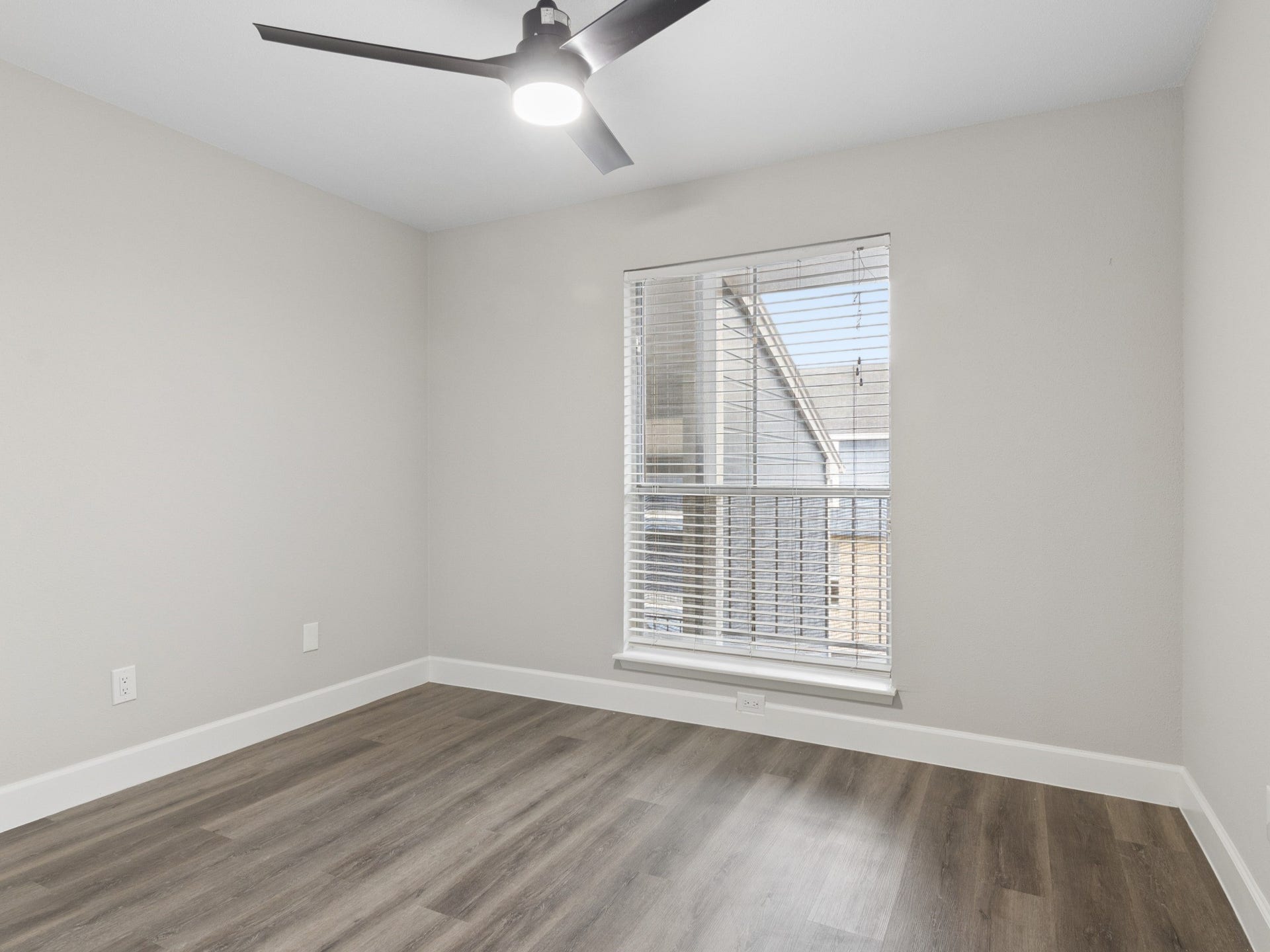 18519 Egret Bay Boulevard, #1906, Webster, TX 77058 Second bedroom.