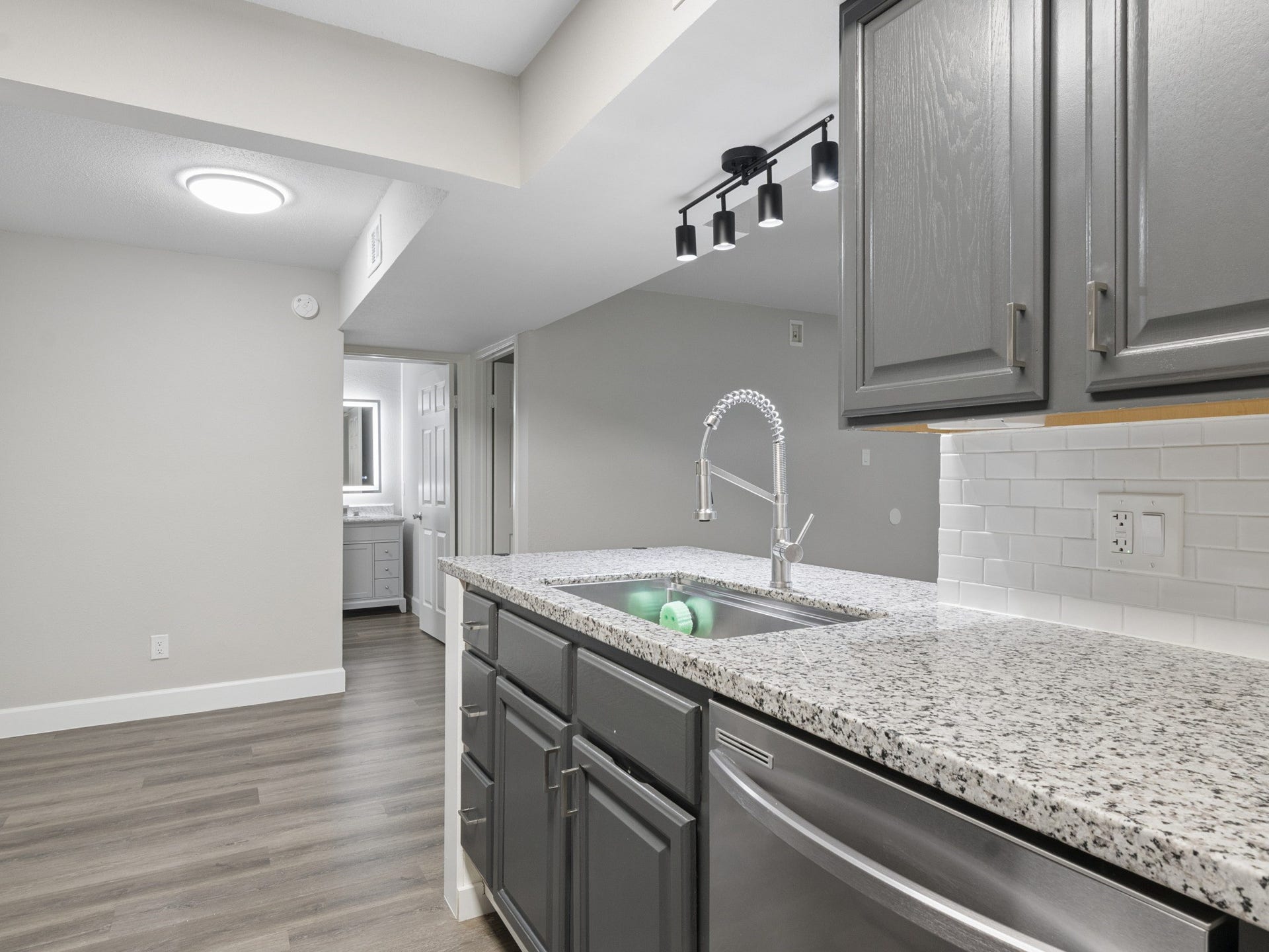 18519 Egret Bay Boulevard, #1906, Webster, TX 77058 Bar lighting.