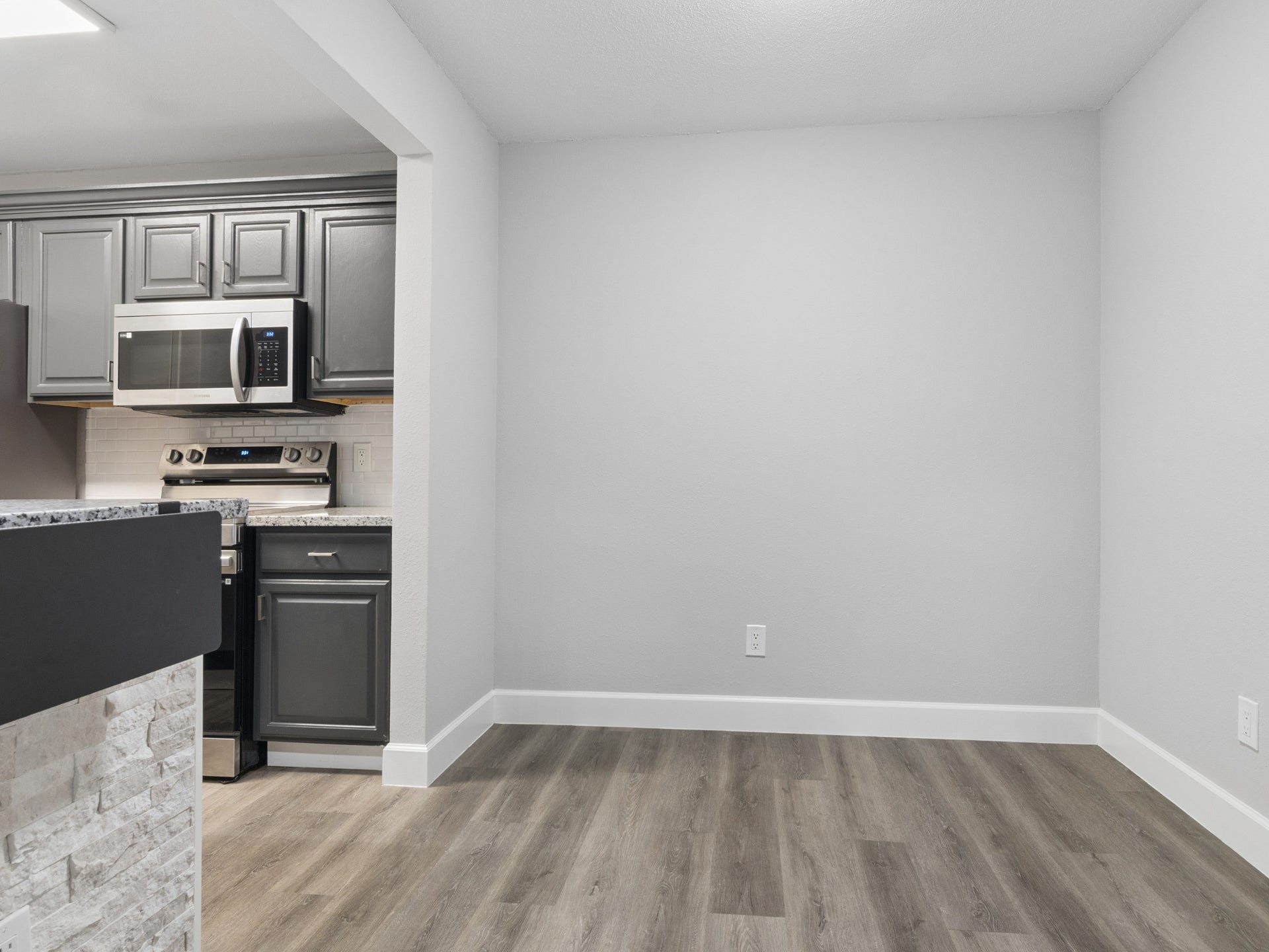 18519 Egret Bay Boulevard, #1906, Webster, TX 77058 Dining space.