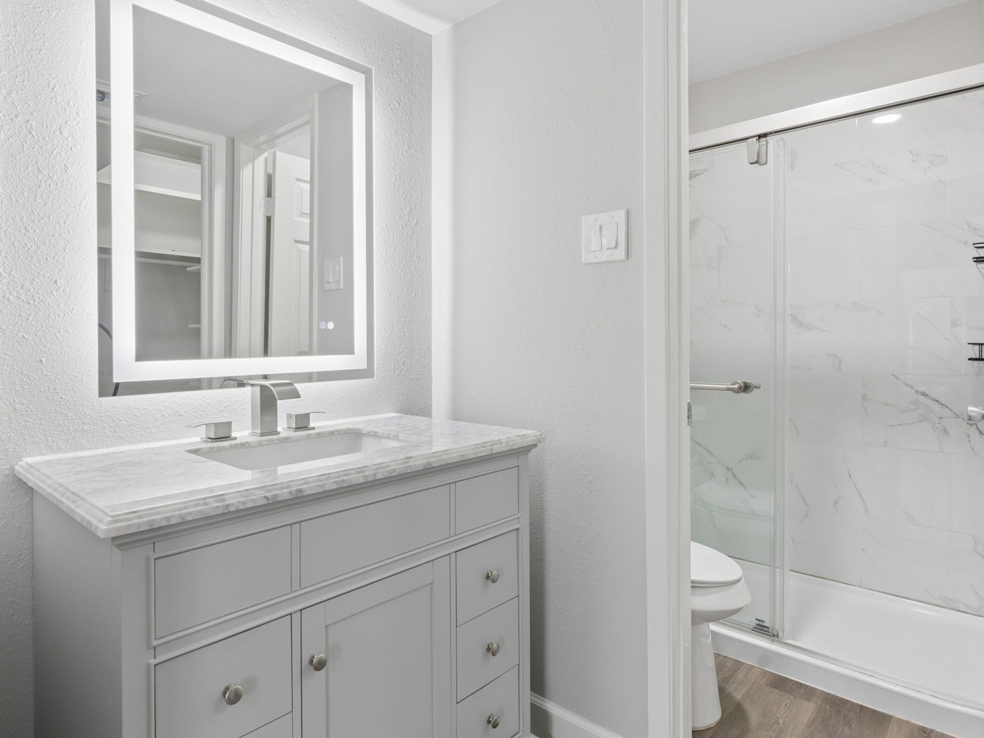 18519 Egret Bay Boulevard, #1906, Webster, TX 77058 Master bathroom with walk in shower.