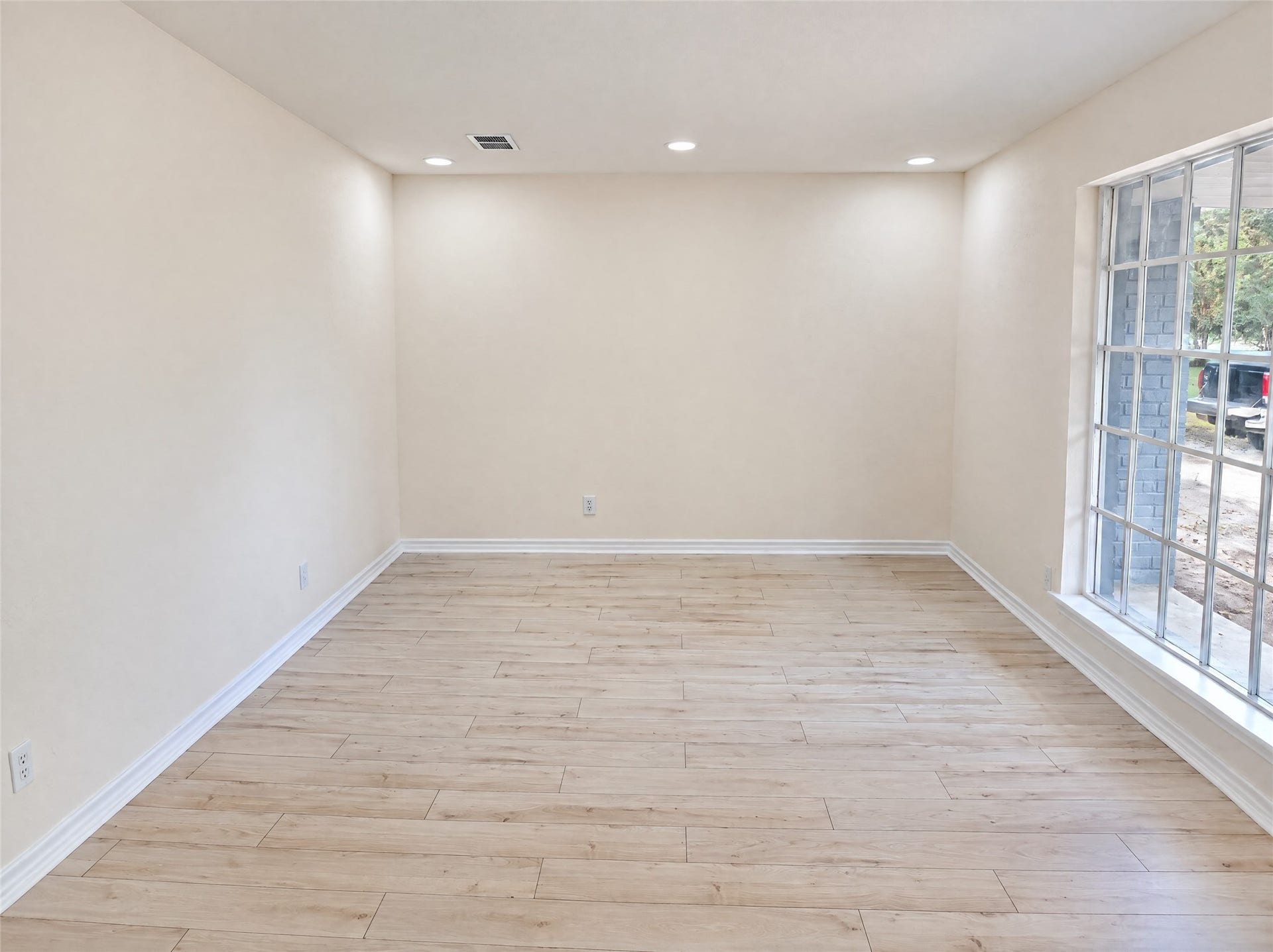 16411 Amcreek Road, Houston, TX 77068 As you step inside, notice the seamless luxury wood-look flooring and soaring natural light pouring through large picture windows. This versatile open space offers an ideal setting for an elegant formal living area, bedroom or a comfortable reading lounge.