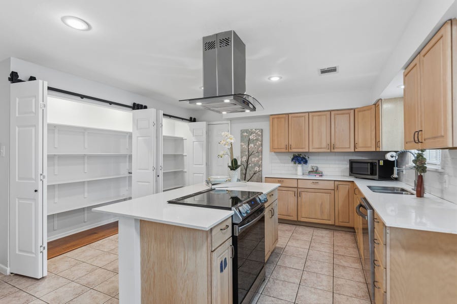 Property photo for 5410 Indigo Street, Houston, TX