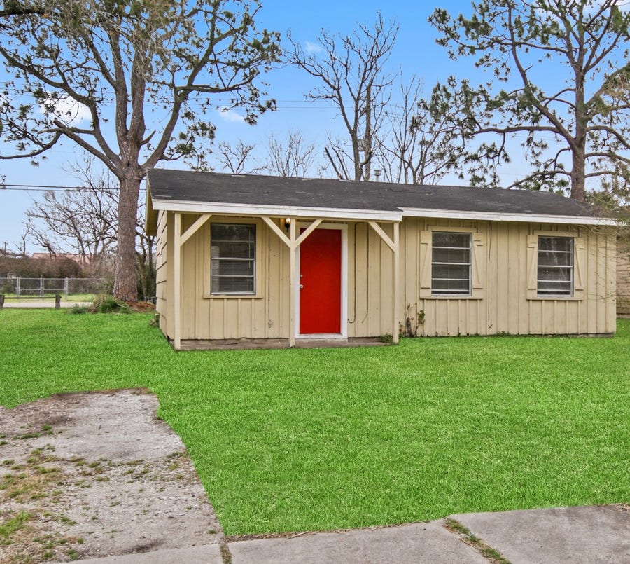 Property photo for 612 Marshall Road, Angleton, TX