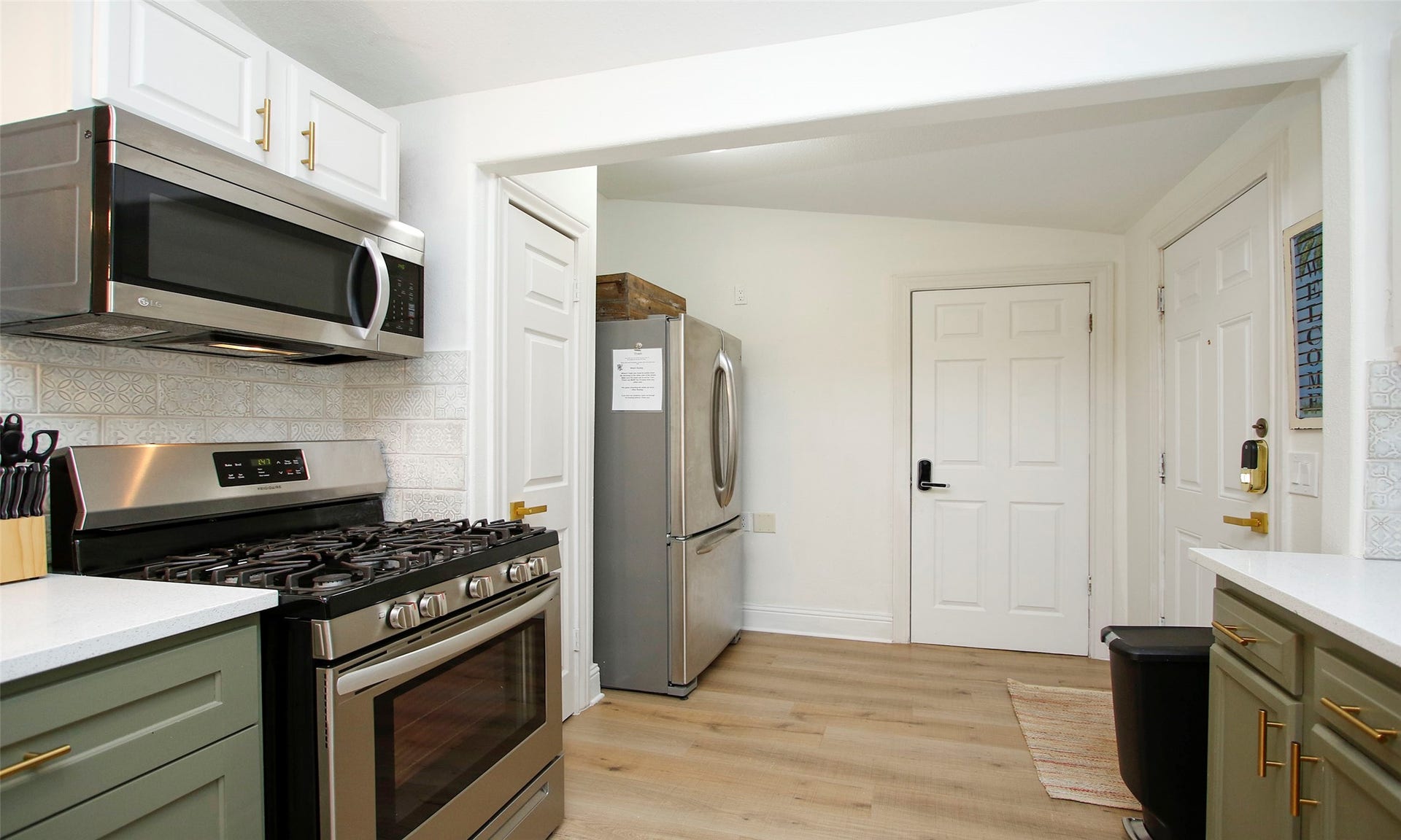 1518 Sabine Street, Houston, TX 77007 All new stainless steel appliances - dishwasher, gas oven, microwave, refrigerator. Large walk-in pantry behind white door. Smaller pantry closet between oven and refrigerator.