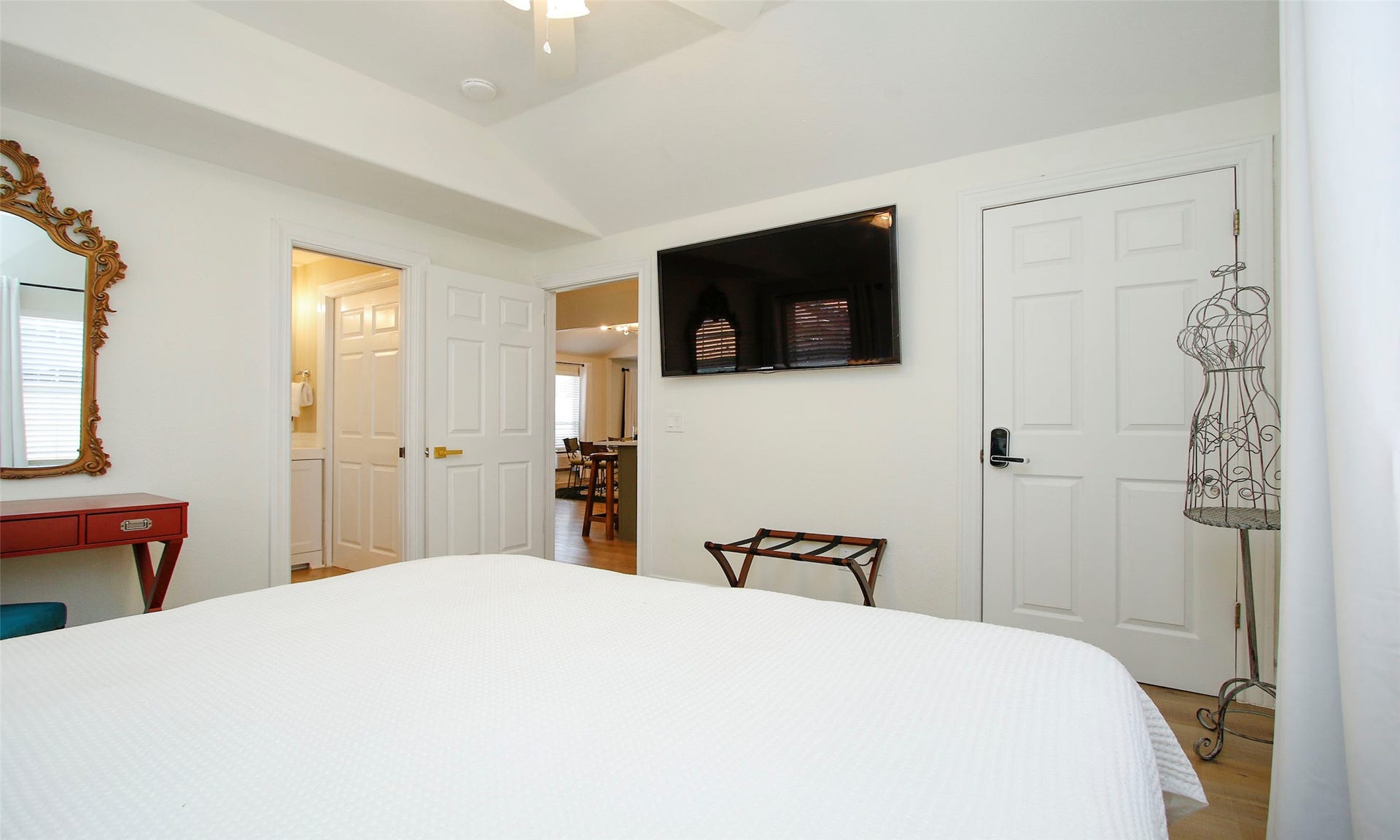 1518 Sabine Street, Houston, TX 77007 Primary Bedroom