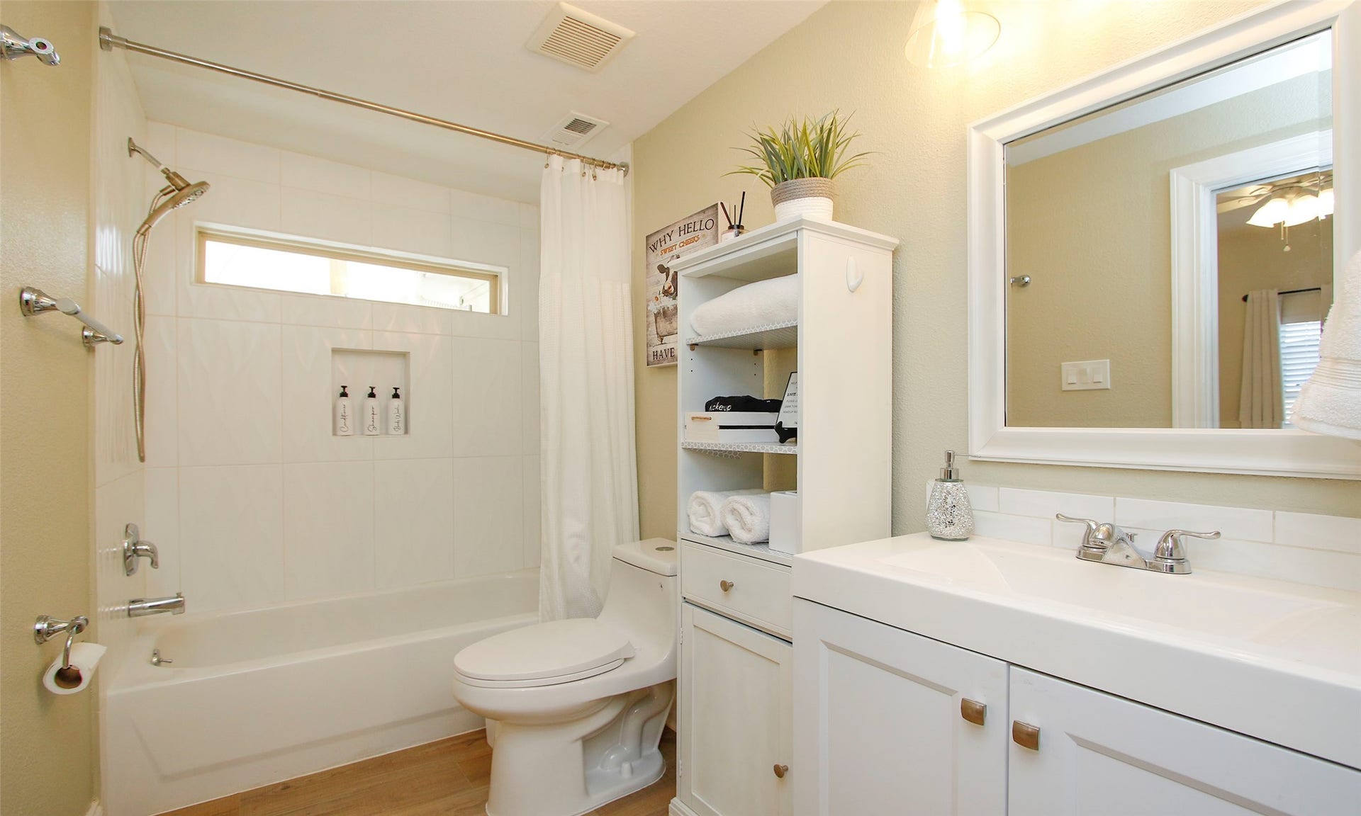 1518 Sabine Street, Houston, TX 77007 Ensuite full bath