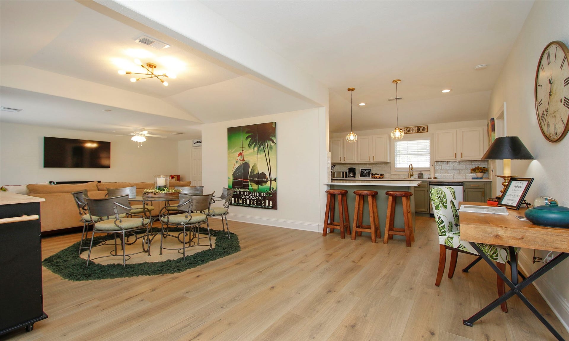 1518 Sabine Street, Houston, TX 77007 The open-concept layout seamlessly connects the living, dining, and kitchen areas, creating an ideal space for everyday living and entertaining. Luxury vinyl plank flooring, recessed lighting, and a spacious breakfast bar with seating enhance the home's bright, modern feel.