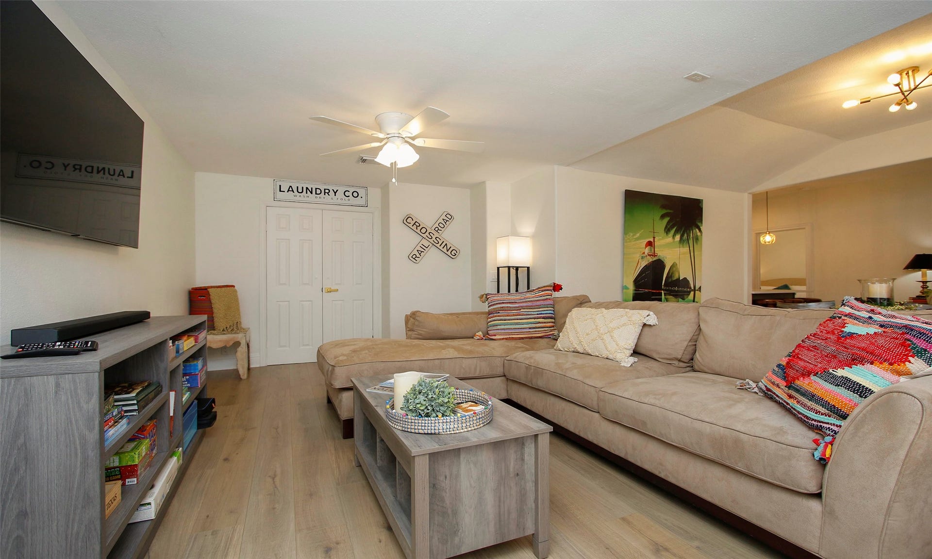 1518 Sabine Street, Houston, TX 77007 Another view of family room which opens to dining/ kitchen areas.