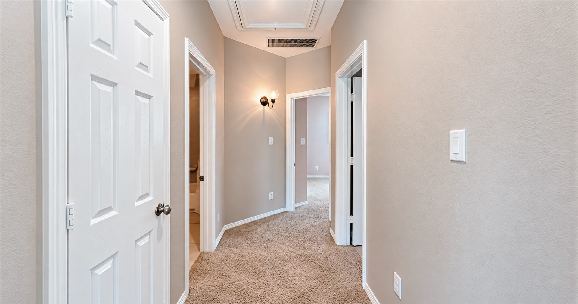 2643 River Run Road, Missouri City, TX 77459 upstairs hallway