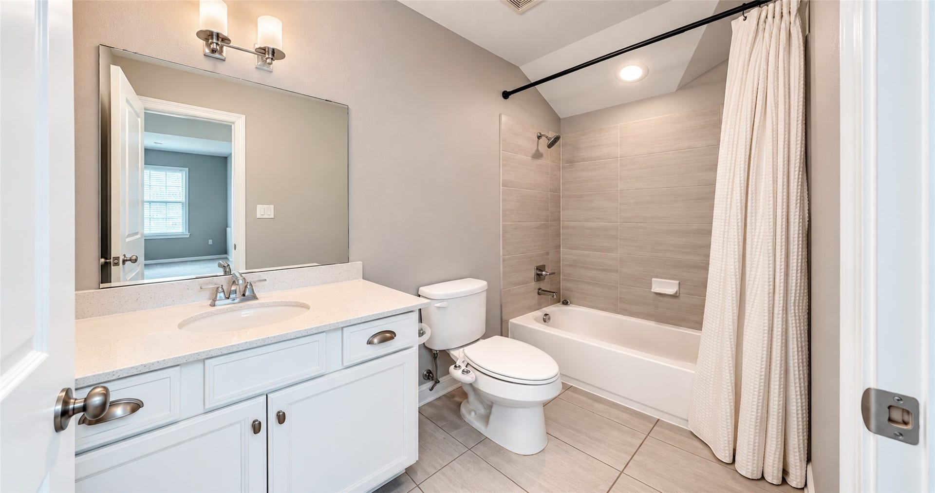 2643 River Run Road, Missouri City, TX 77459 Bathroom