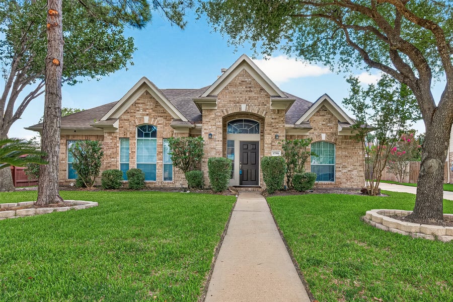 Property photo for 17906 Oakfield Glen Lane, Cypress, TX