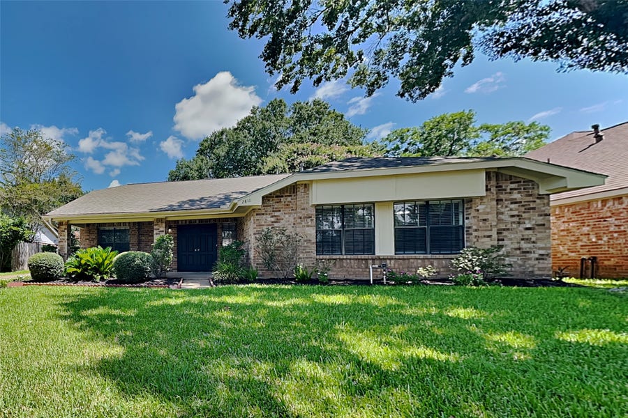 Property photo for 2811 Pineleaf Drive, Sugar Land, TX