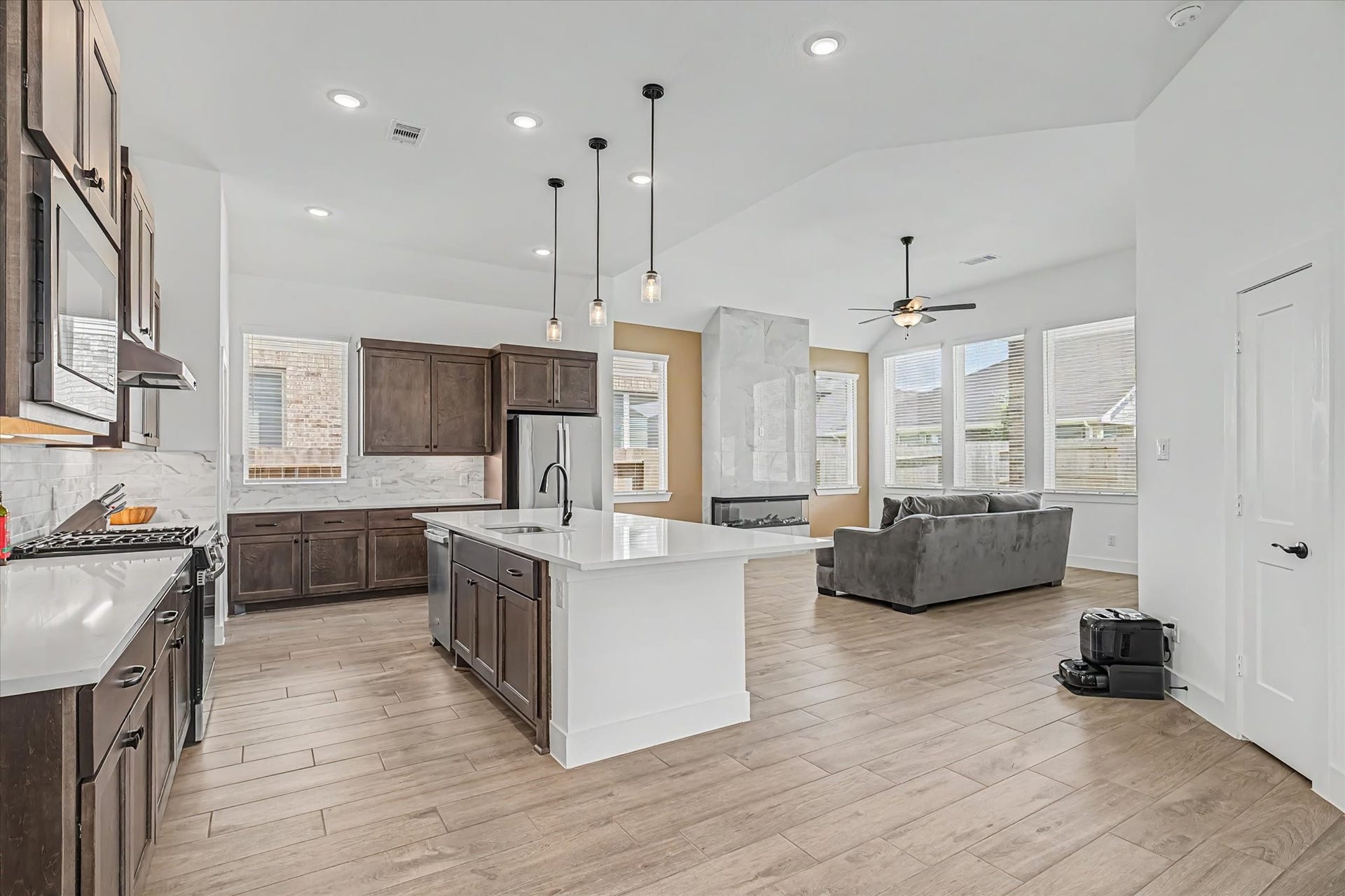 3851 Mulberry Farms Drive, Santa Fe, TX 77510 3851 Mulberry Farms Drive, Santa Fe, TX 77510