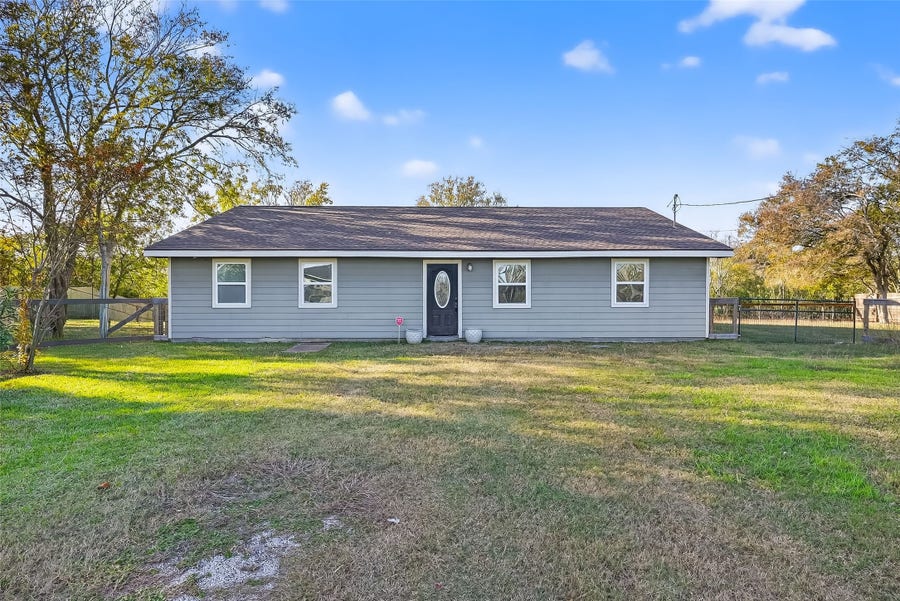 Property photo for 1910 Duncan Drive, Oyster Creek, TX