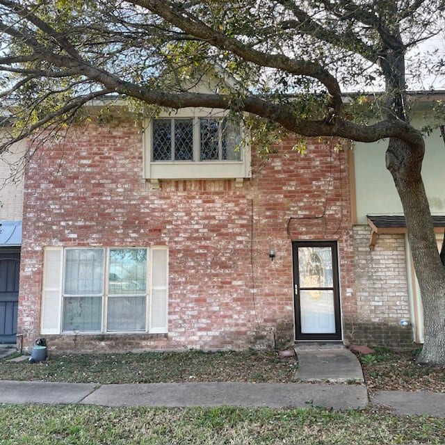 Property photo for 6989 Chasewood Drive, Houston, TX