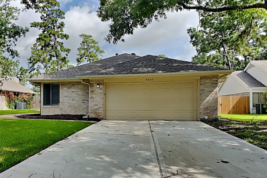 Property photo for 8607 Pines Place Drive, Humble, TX
