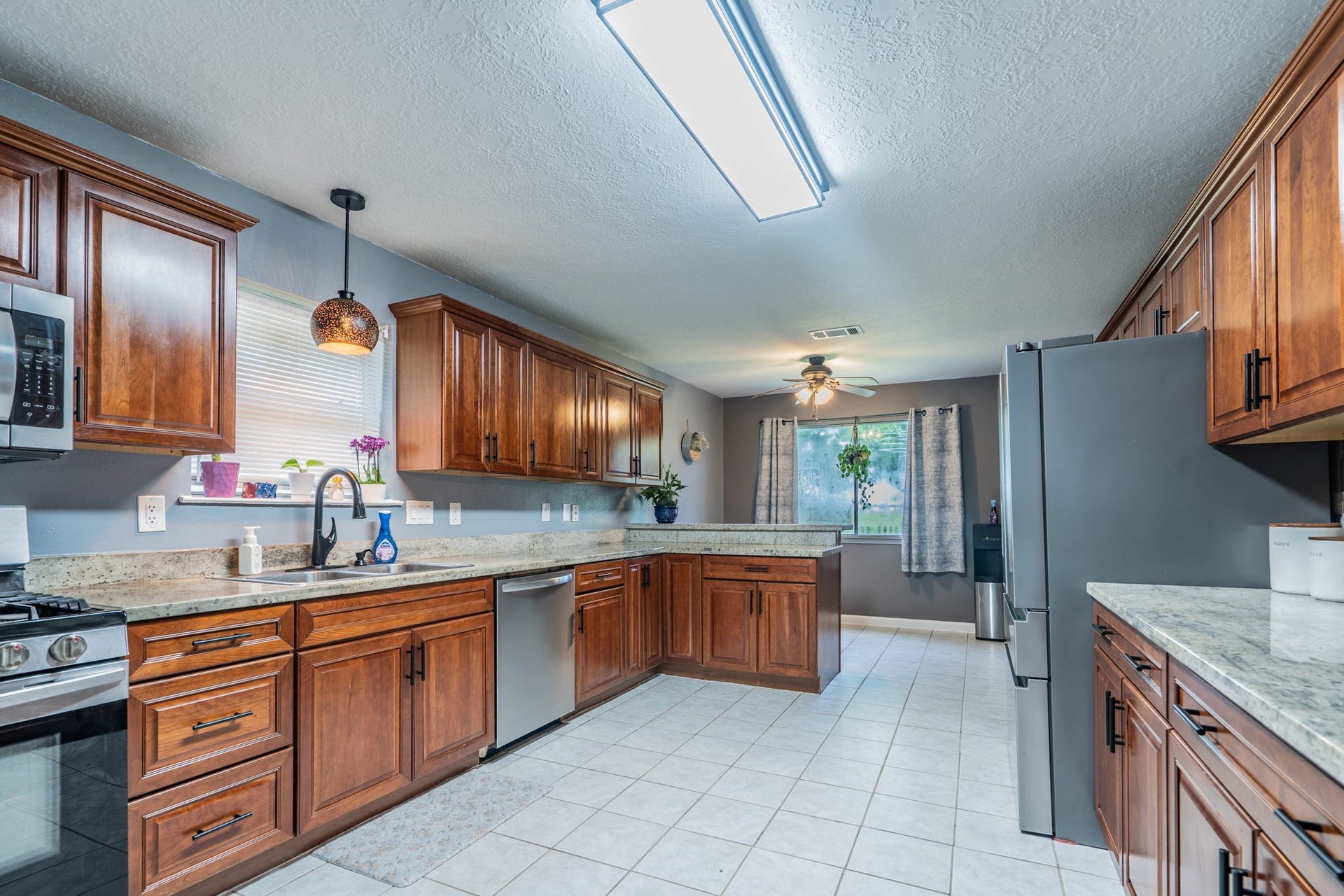 2304 Caroline Street, Dickinson, TX 77539 2304 Caroline Street, Dickinson, TX 77539