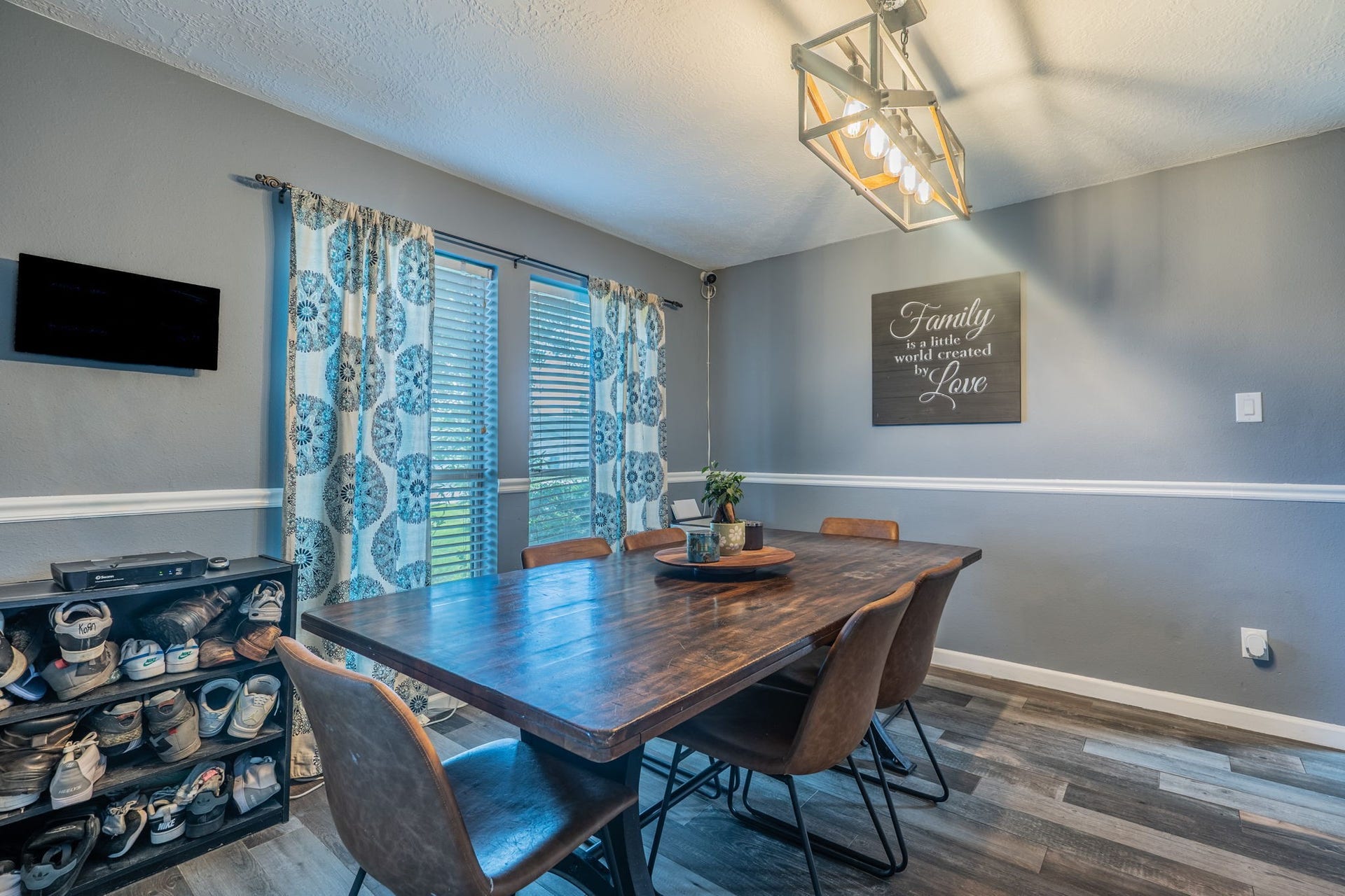 2304 Caroline Street, Dickinson, TX 77539 2304 Caroline Street, Dickinson, TX 77539
