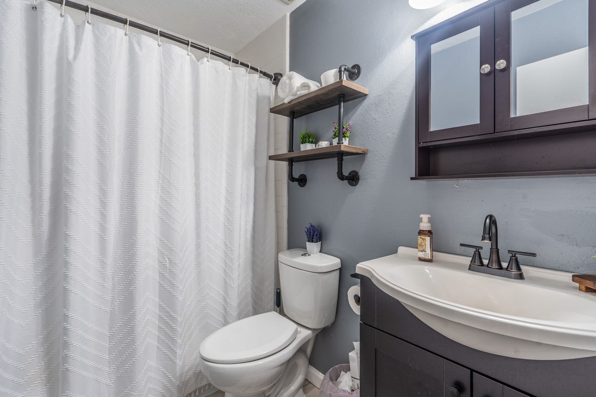 2304 Caroline Street, Dickinson, TX 77539 2304 Caroline Street, Dickinson, TX 77539