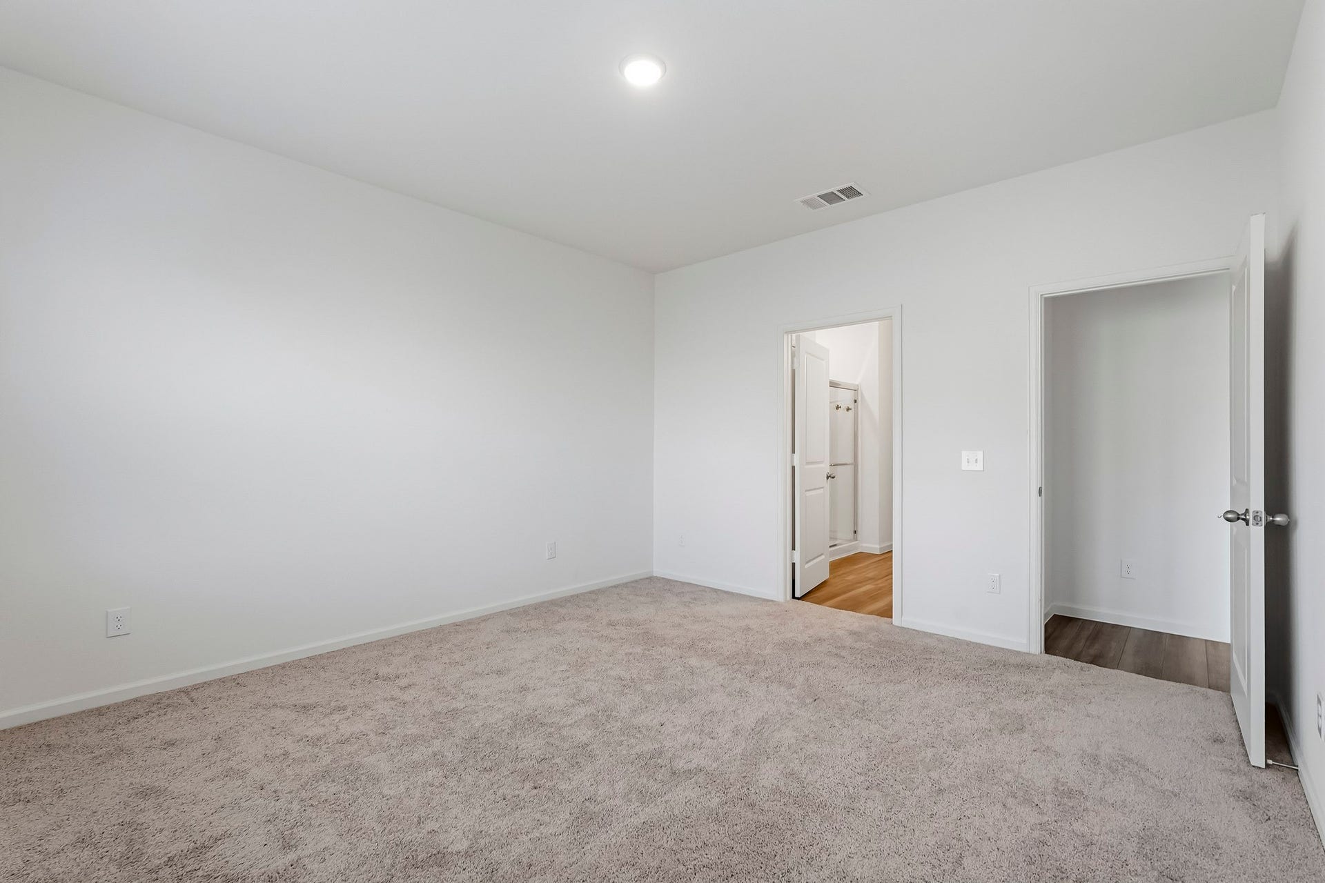 21547 Rolling Streams Drive, New Caney, TX 77357 A standout feature is the private primary ensuite bathroom, offering convenient direct access from the bedroom for added comfort and privacy.