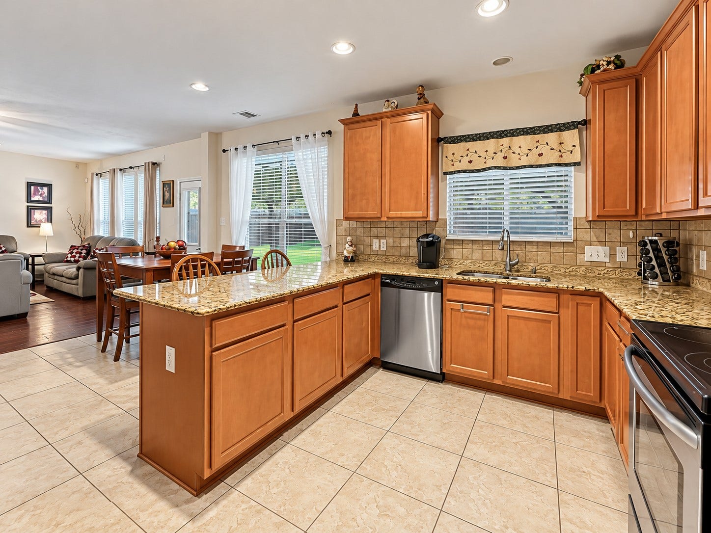 127 Hawkhurst, The Woodlands, TX 77354