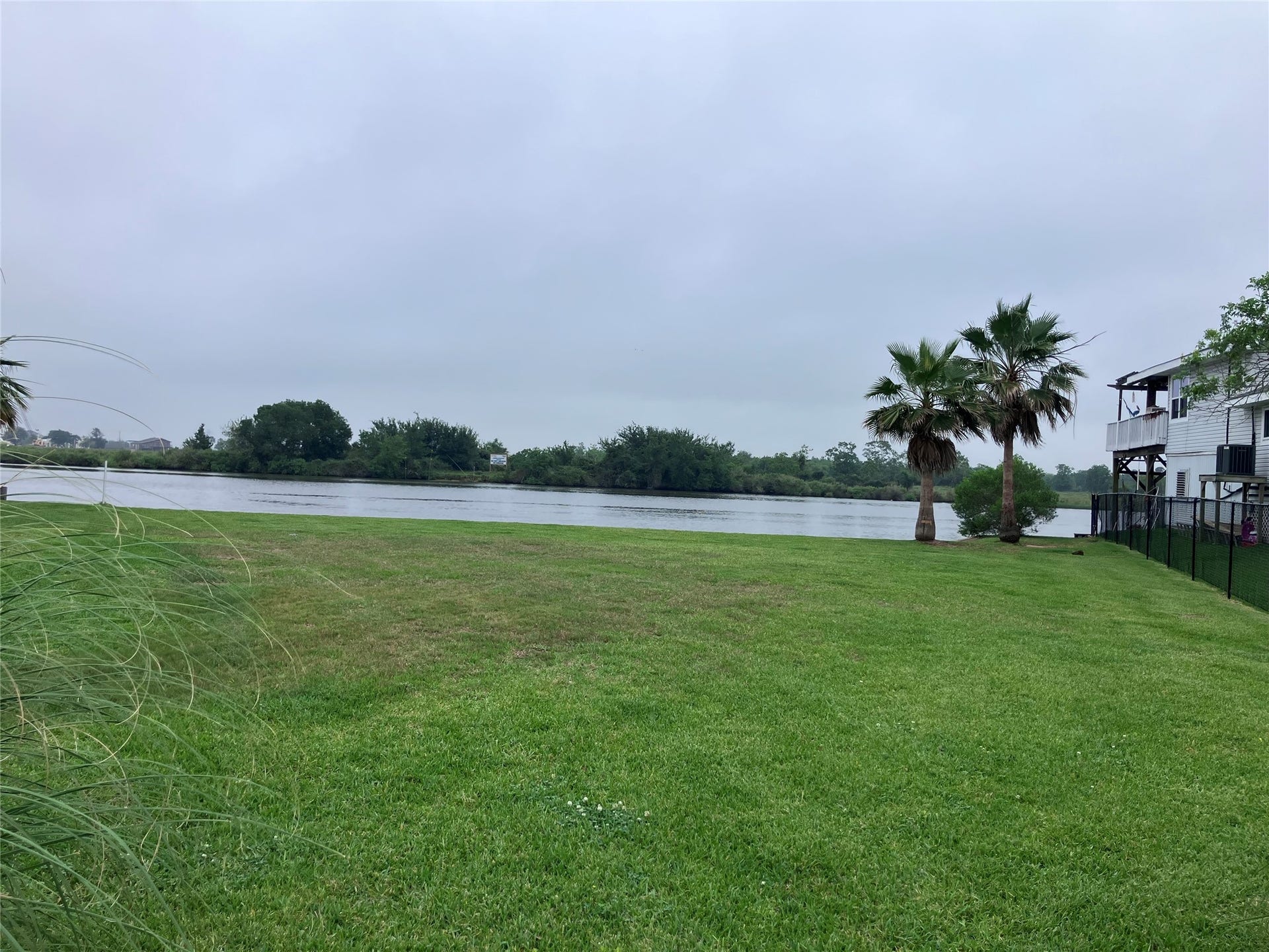 4408 Island Drive, Dickinson, TX 77539 4408 Island Drive, Dickinson, TX 77539