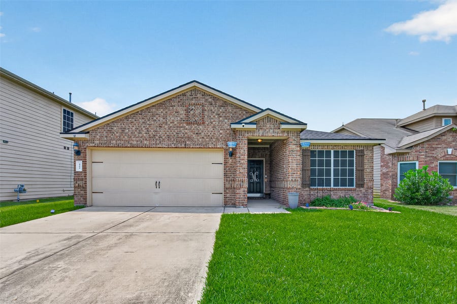 Property photo for 902 Marigold Road, Baytown, TX